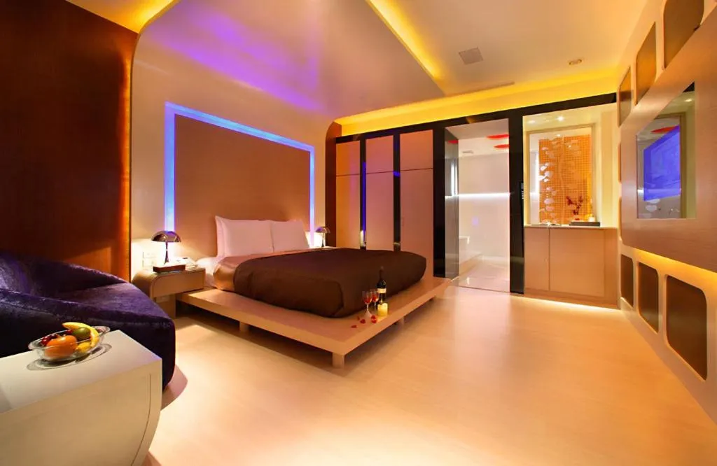 Bed in Le chateau Motel