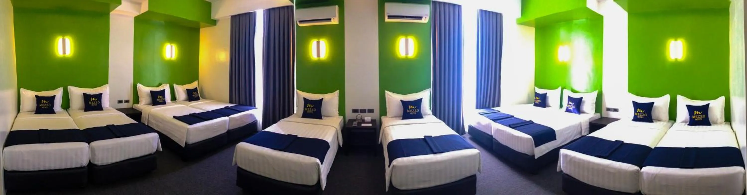 Photo of the whole room, Bed in Mezzo Hotel