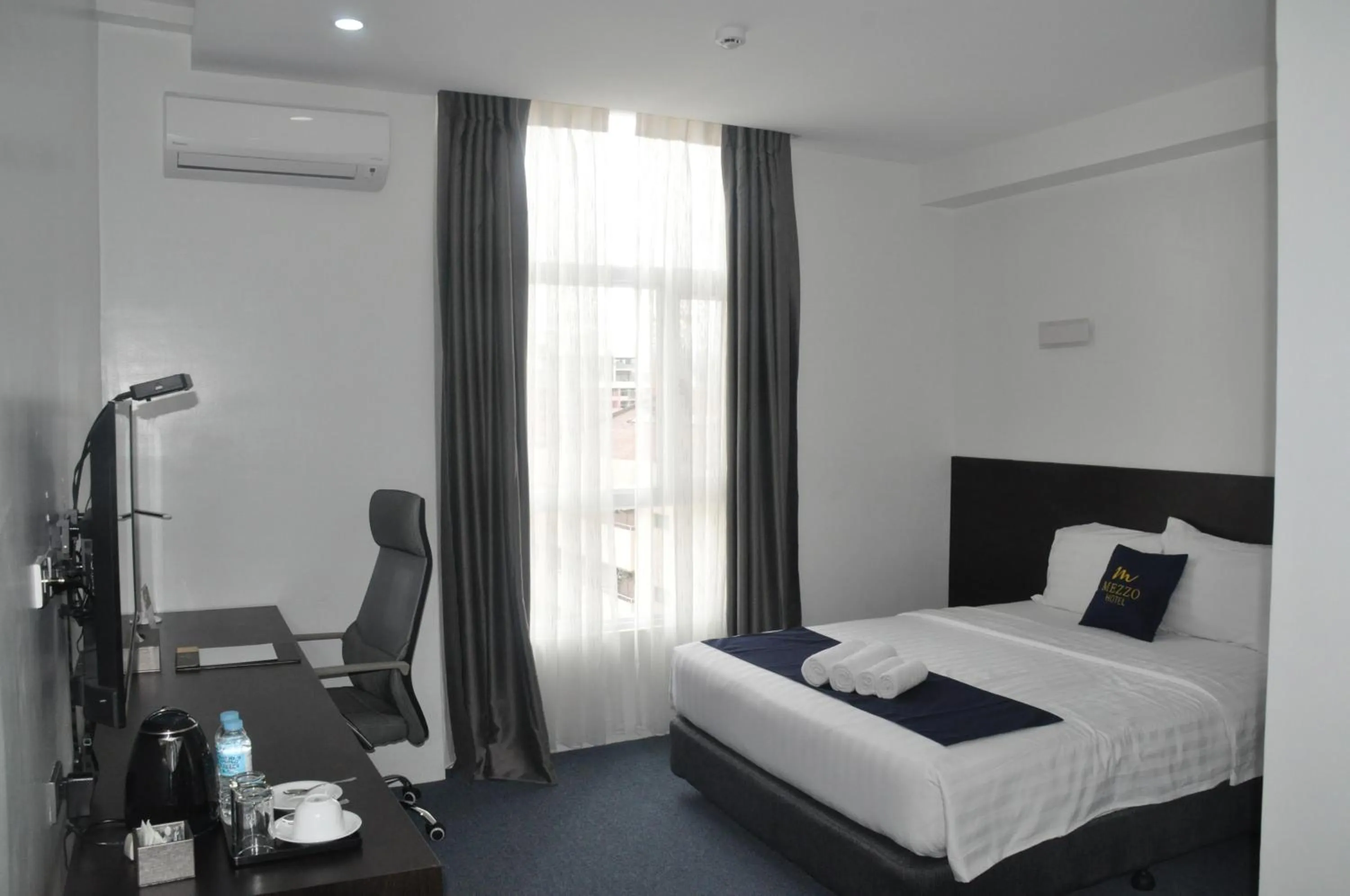 Bedroom, Bed in Mezzo Hotel