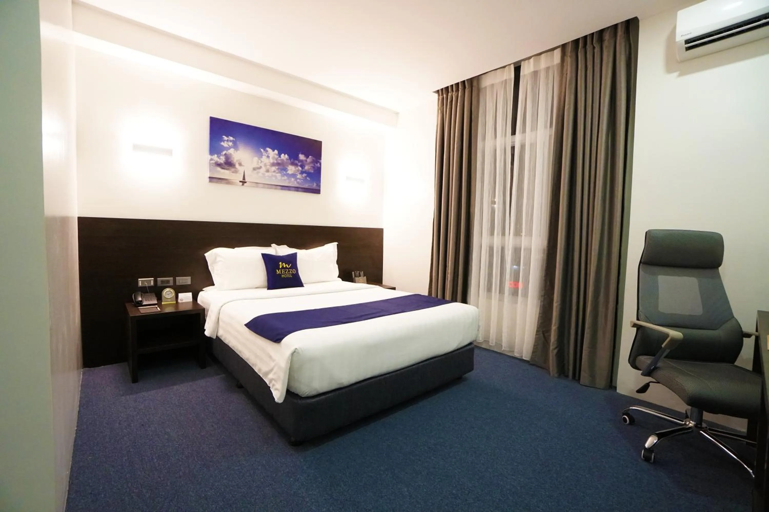 Bedroom, Bed in Mezzo Hotel