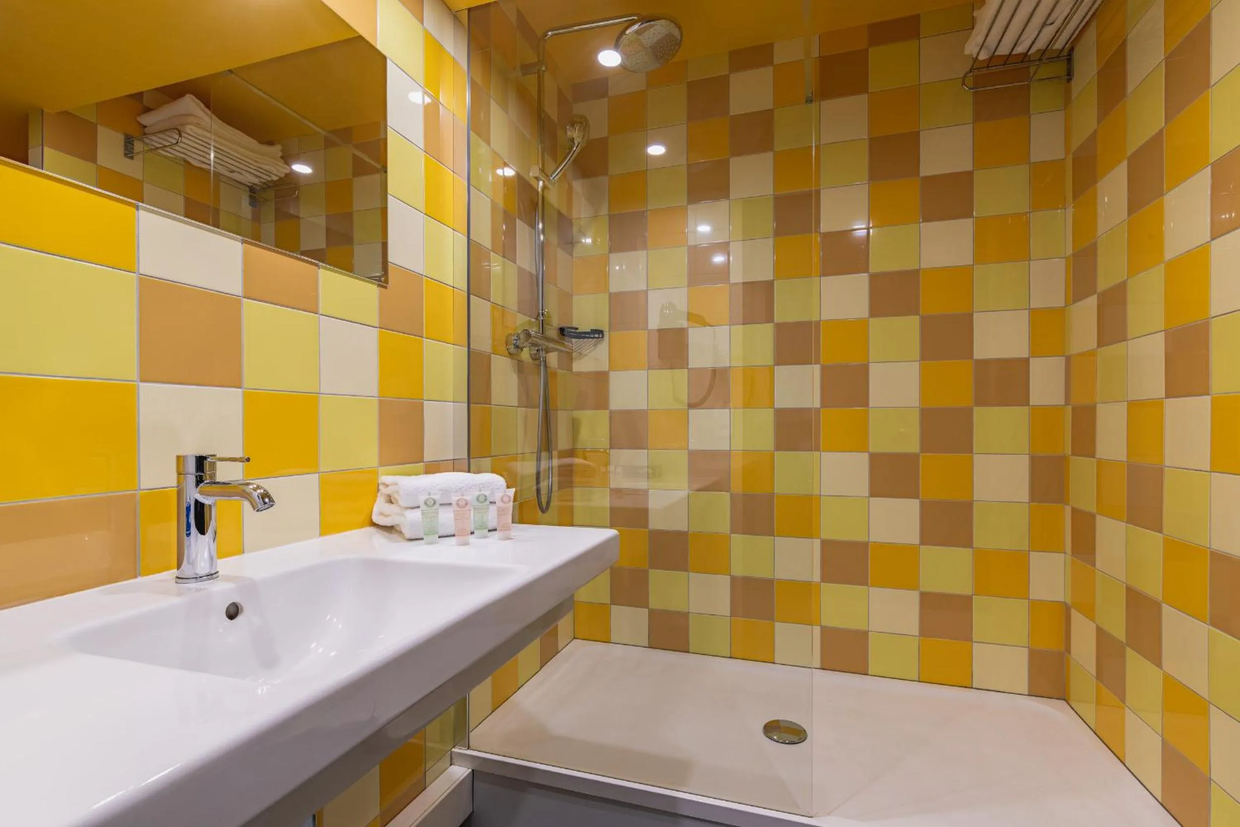 Bathroom in Best Western Hôtel Grand Parc Marne La Vallée