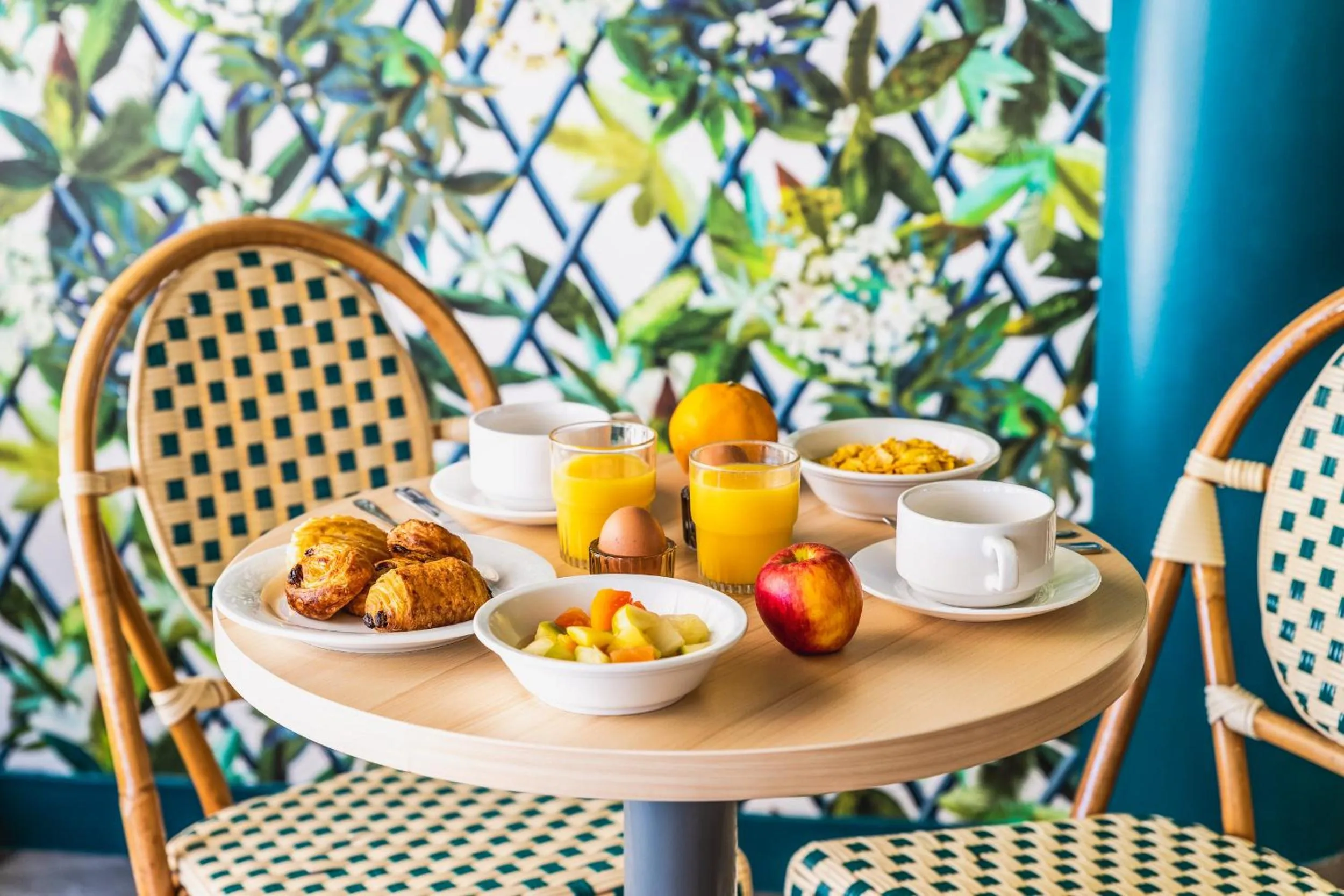 Coffee/tea facilities in Best Western Hôtel Grand Parc Marne La Vallée