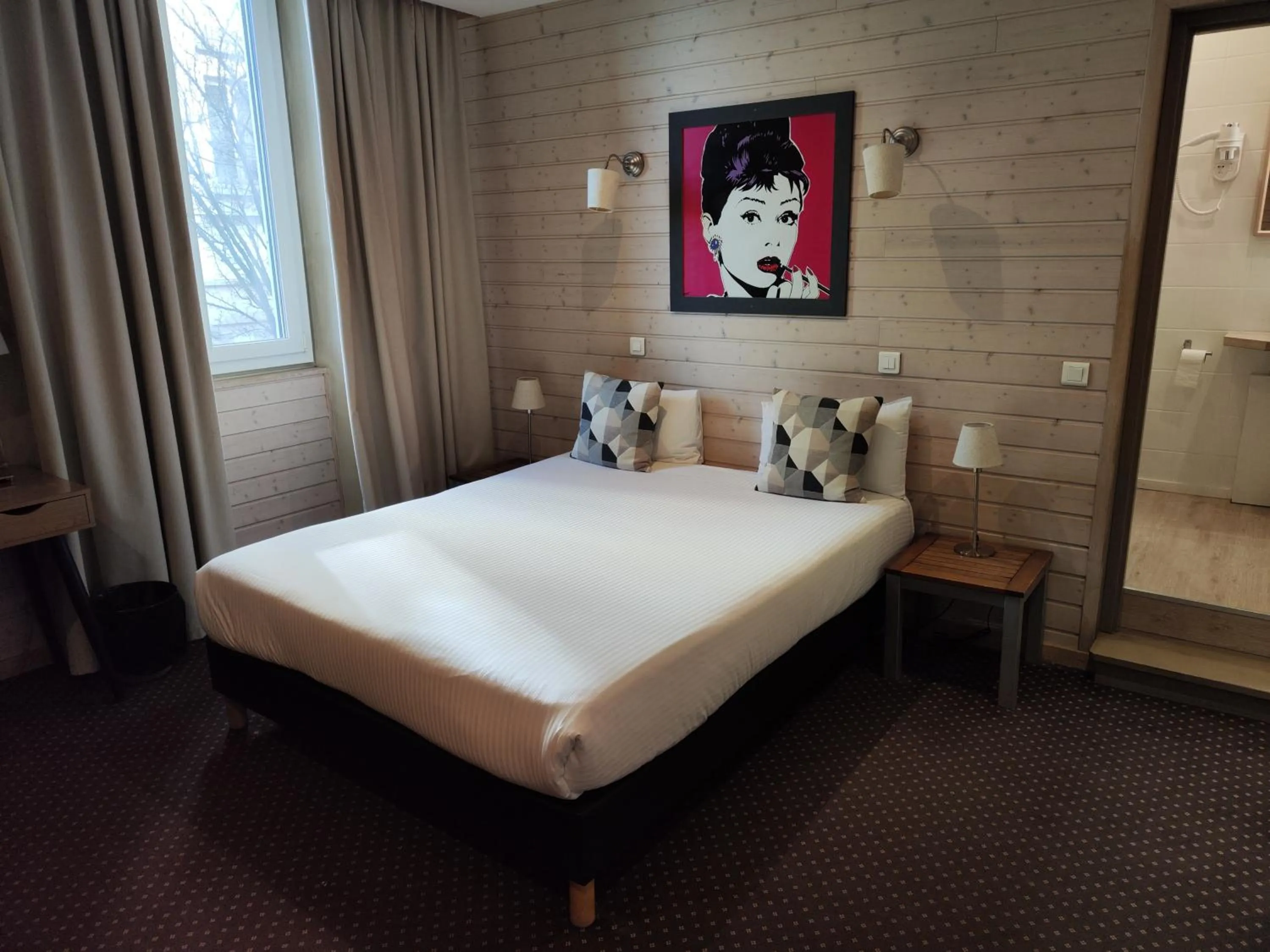 Bedroom, Bed in Hôtel des Alpes