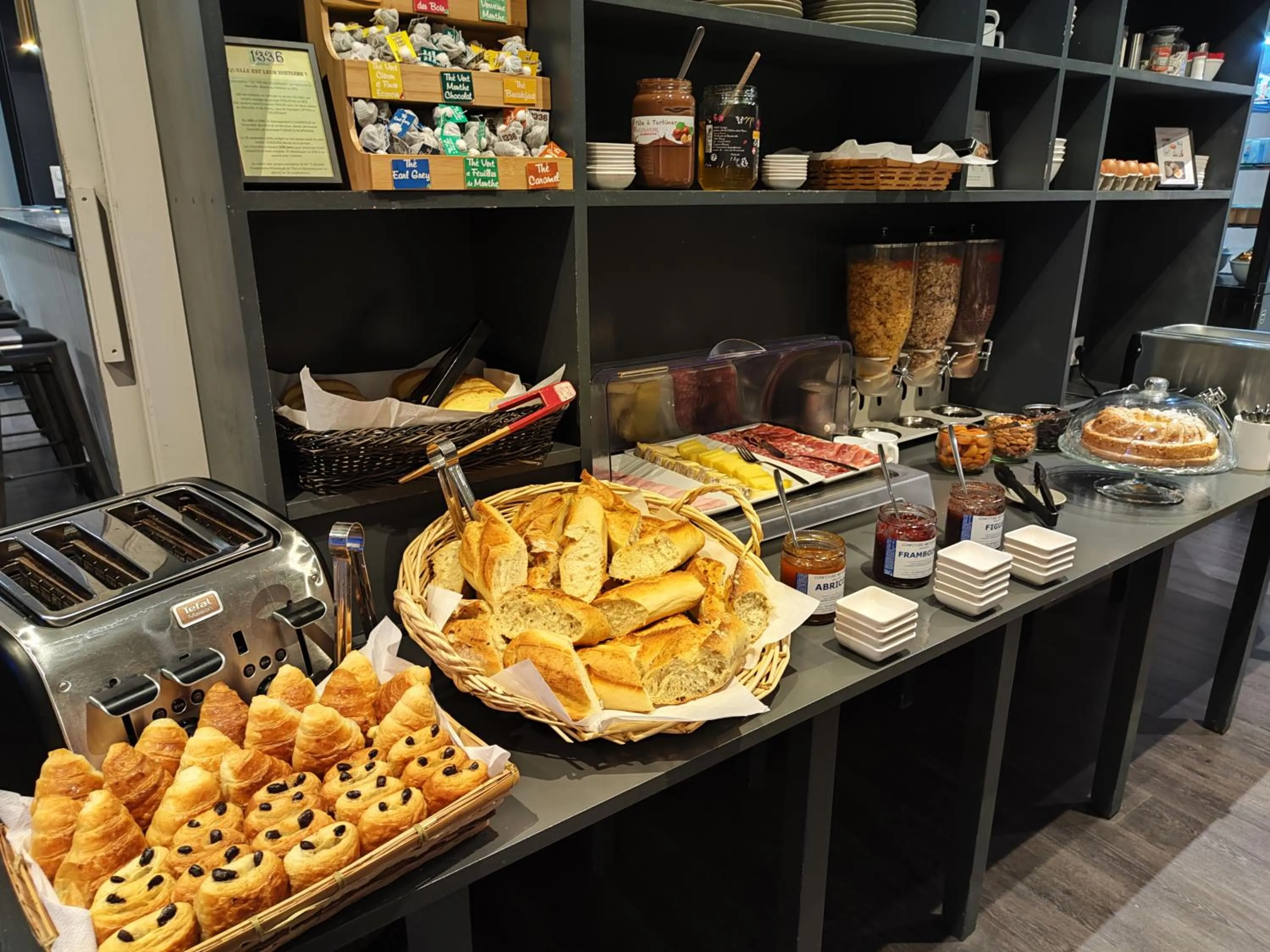 Breakfast in Hôtel des Alpes