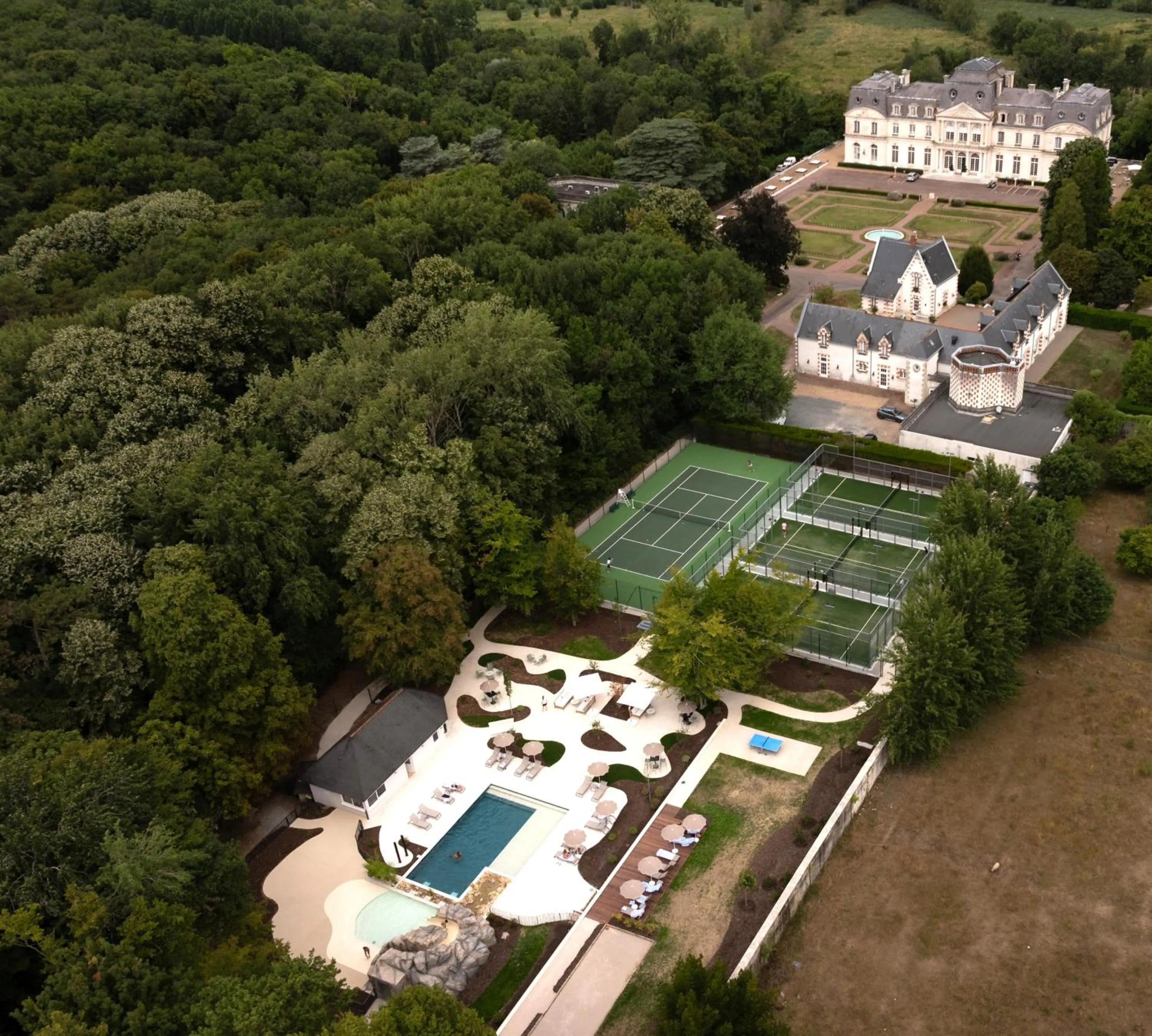Property building in Château D'artigny