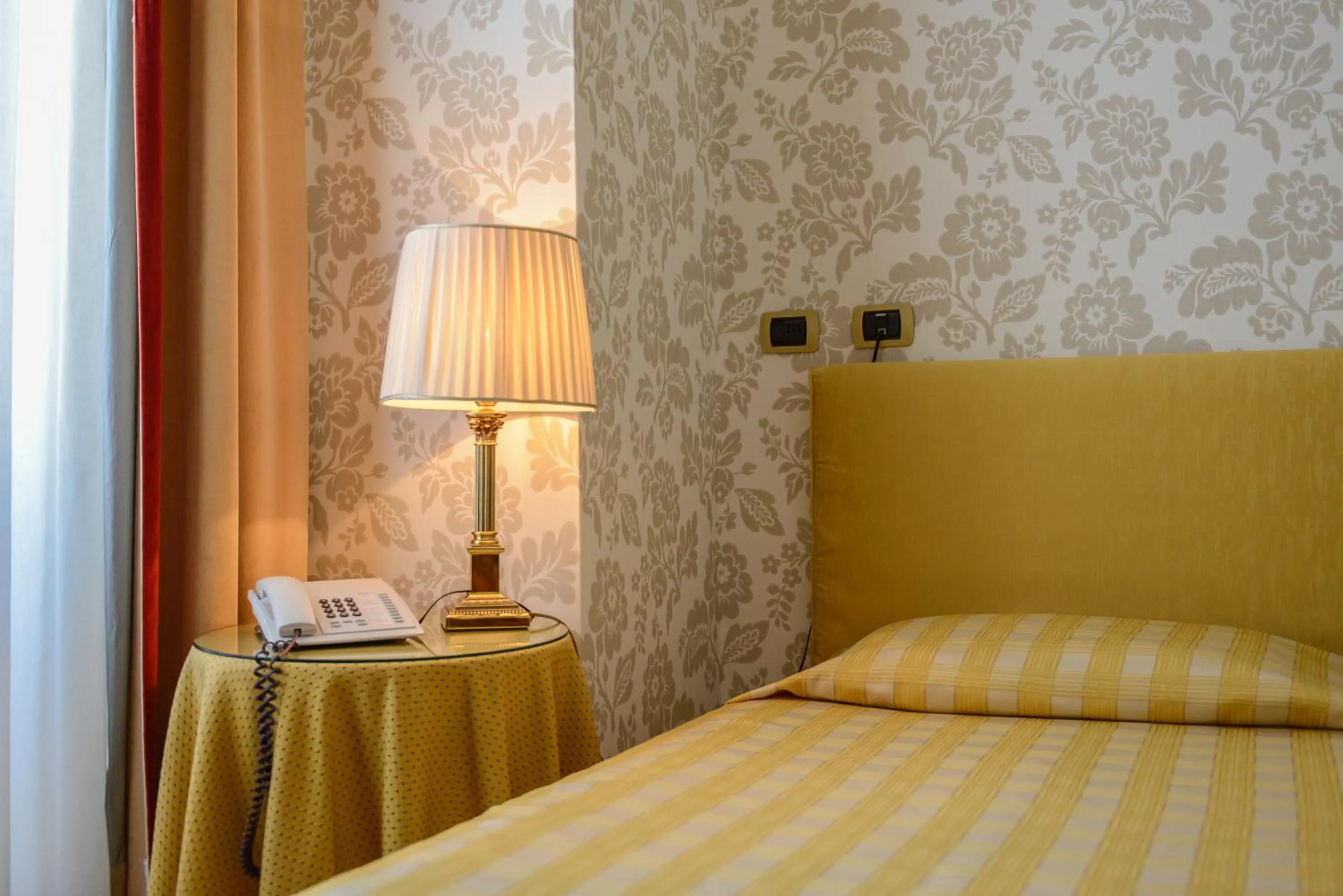 Bed in Albergo Alla Posta