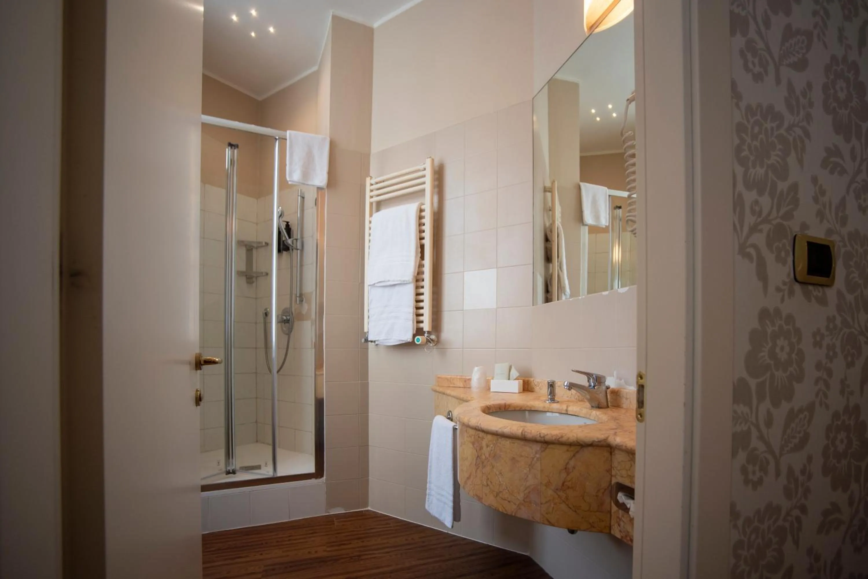 Shower in Albergo Alla Posta