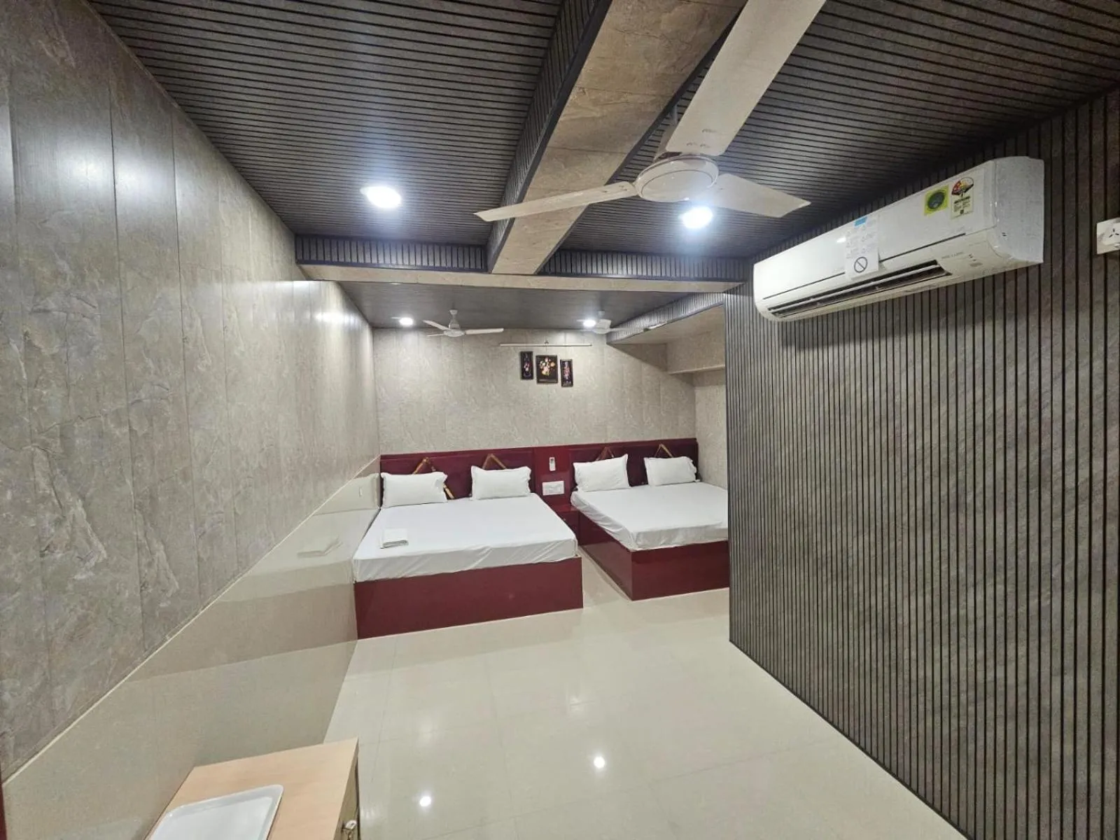 Bed in Hotel Bleue Mont