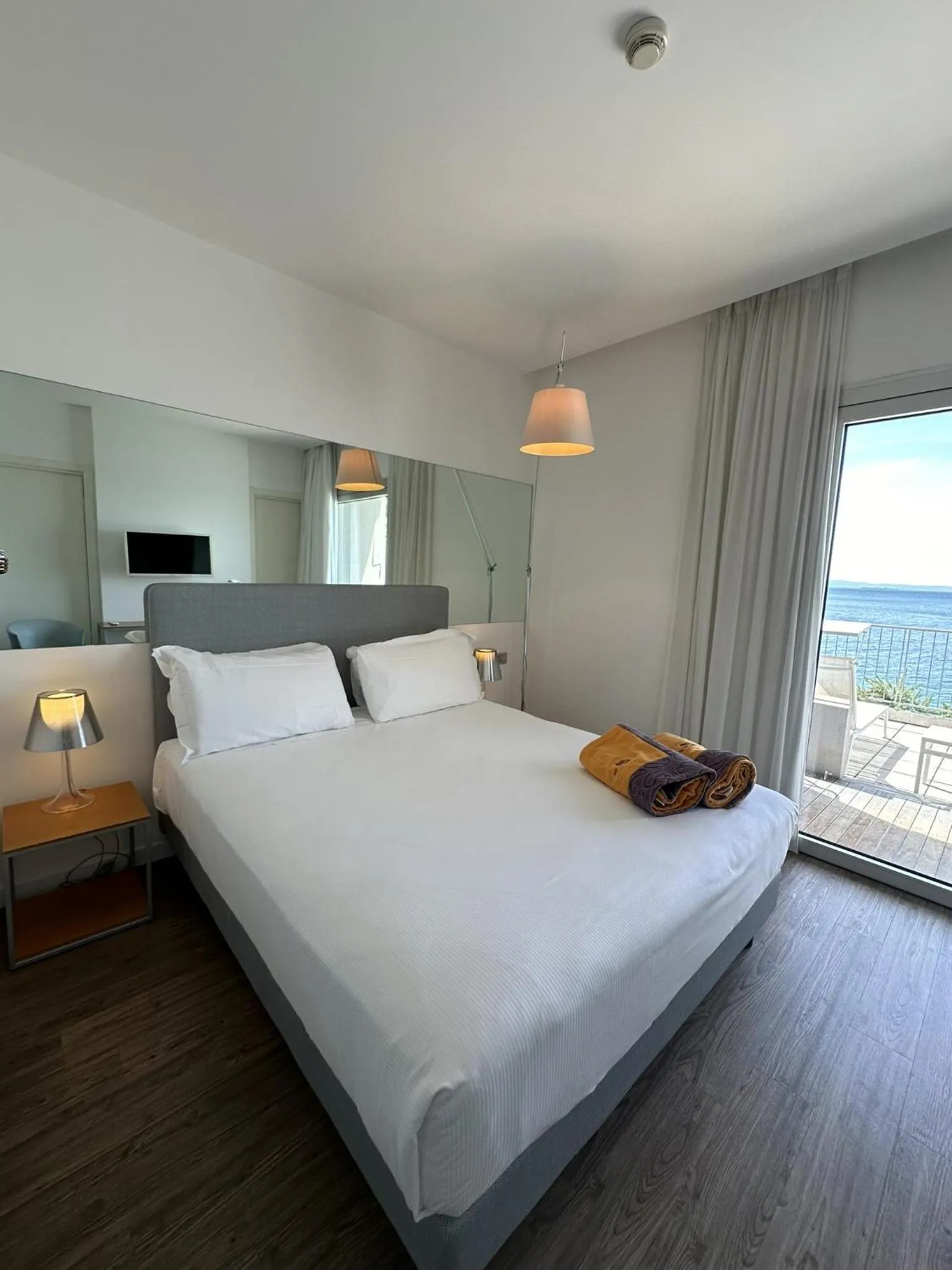 Photo of the whole room, Bed in Hotel Miramare - Adults Only con Private Spa