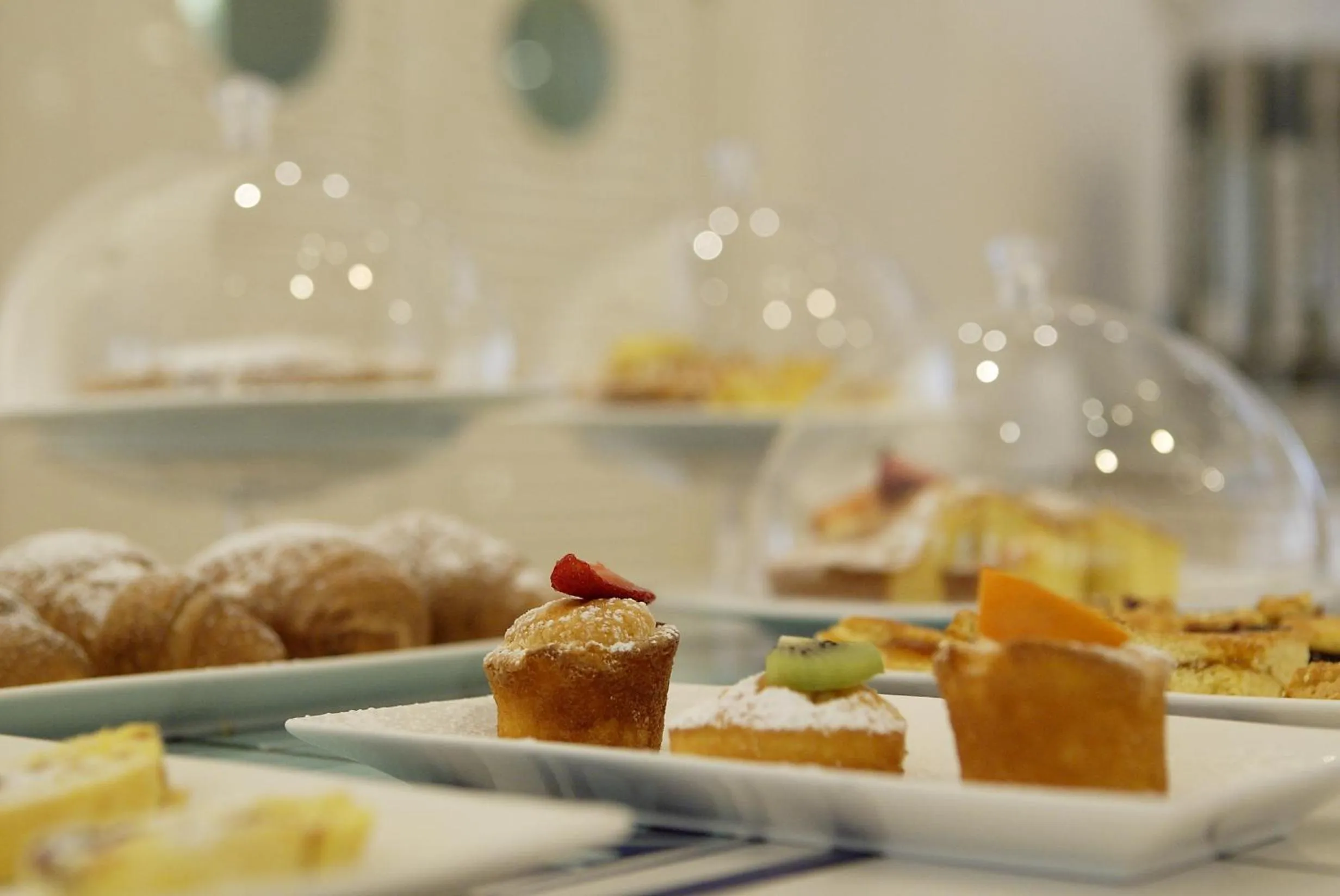 Buffet breakfast in Hotel Luxor