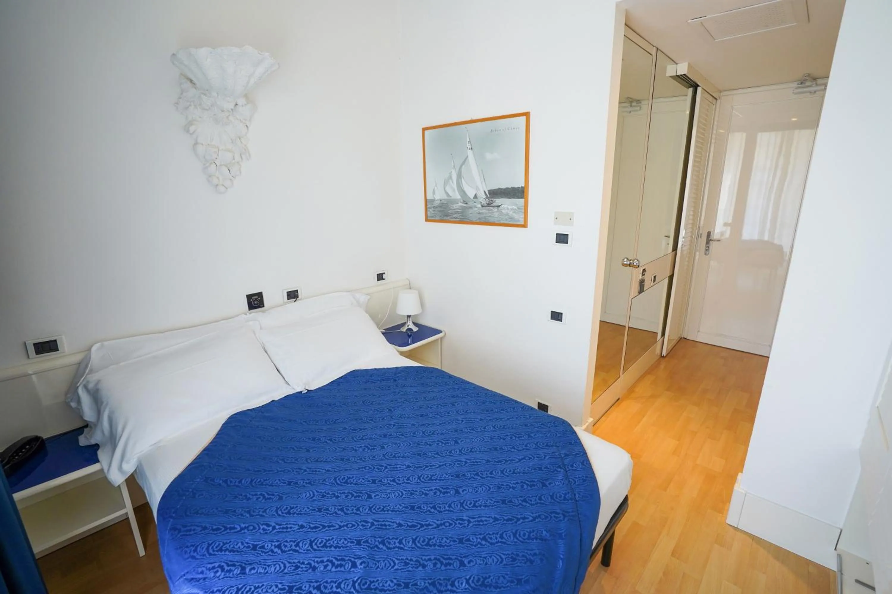 Bedroom, Bed in Hotel Luxor