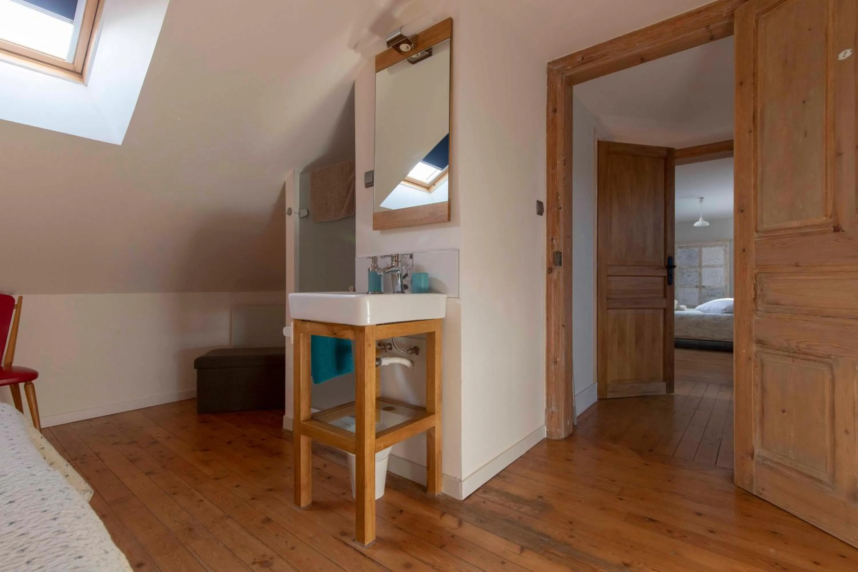 Photo of the whole room, Bed in Maébrilu Camargue Provence