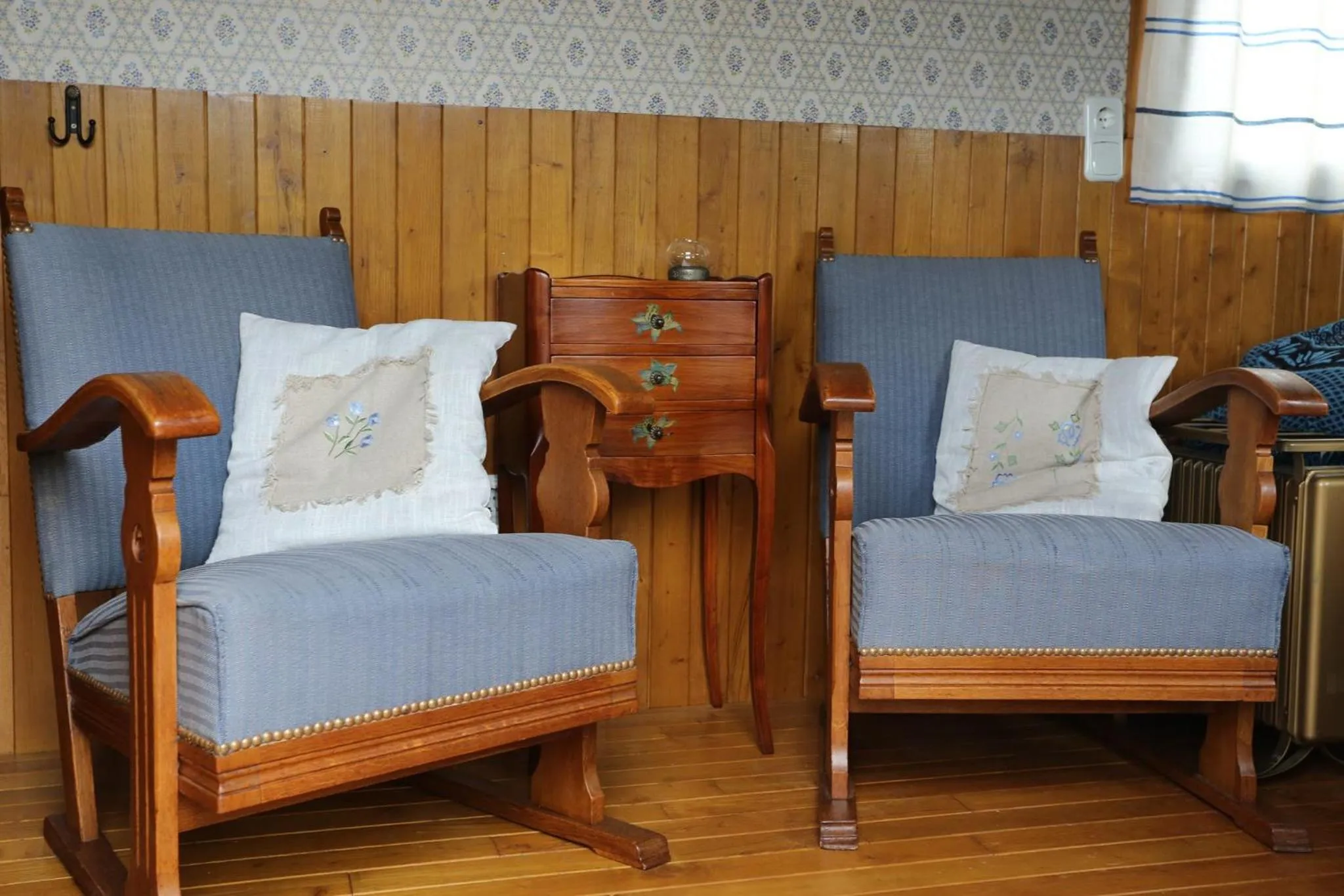 Seating area in B&B Dream On Wheels