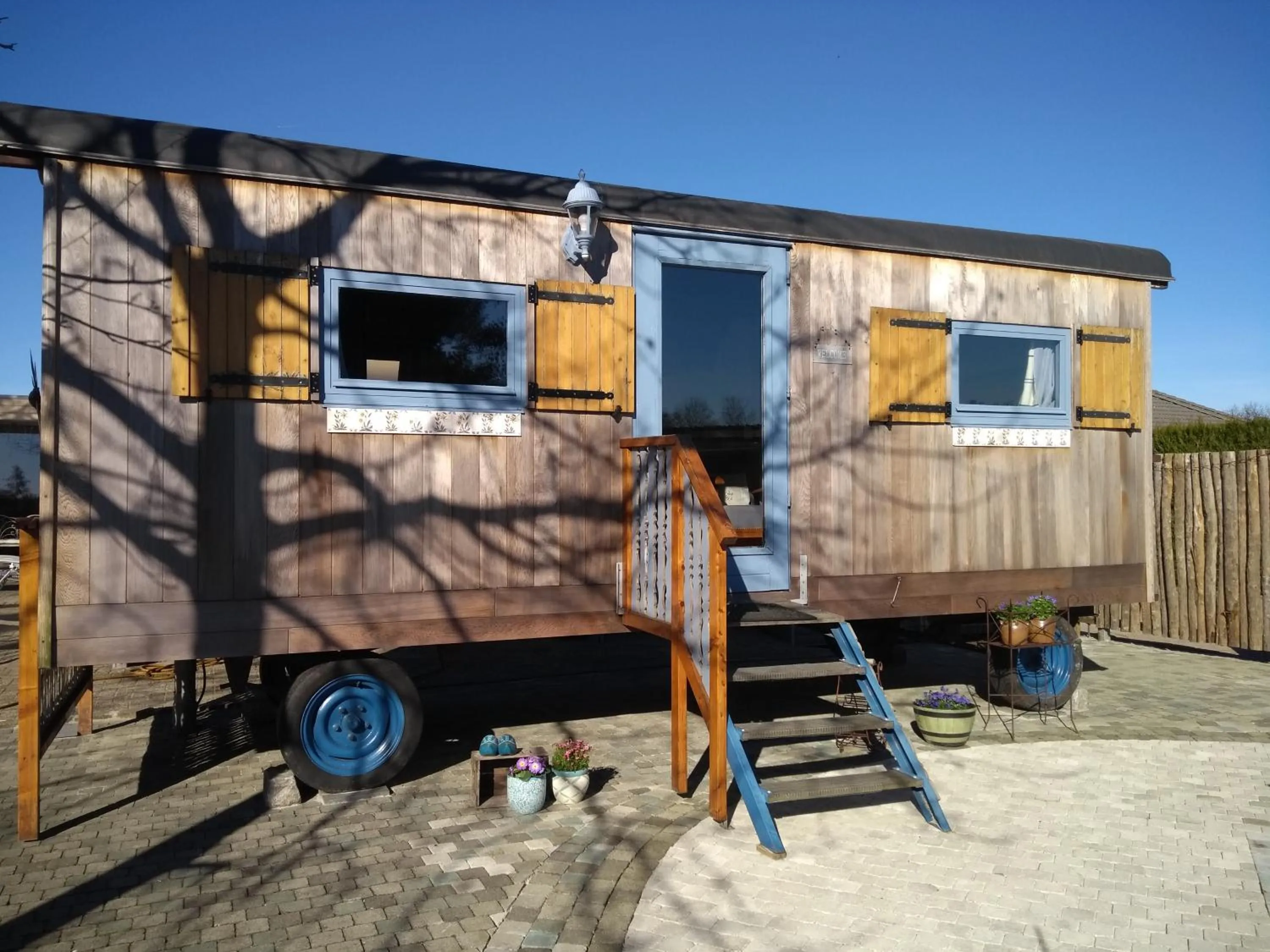 Property building in B&B Dream On Wheels