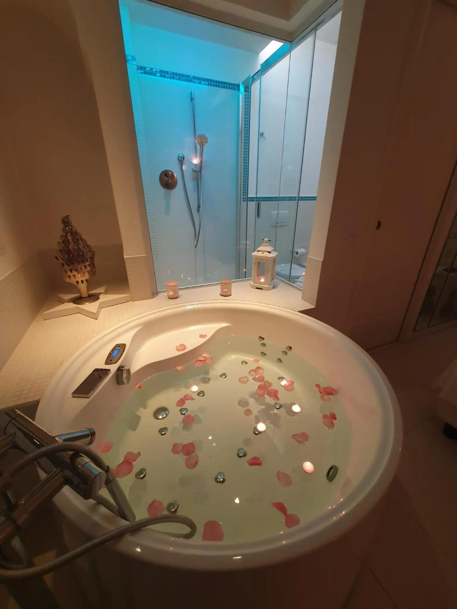 Hot Tub in Hotel Al Cavallino Bianco