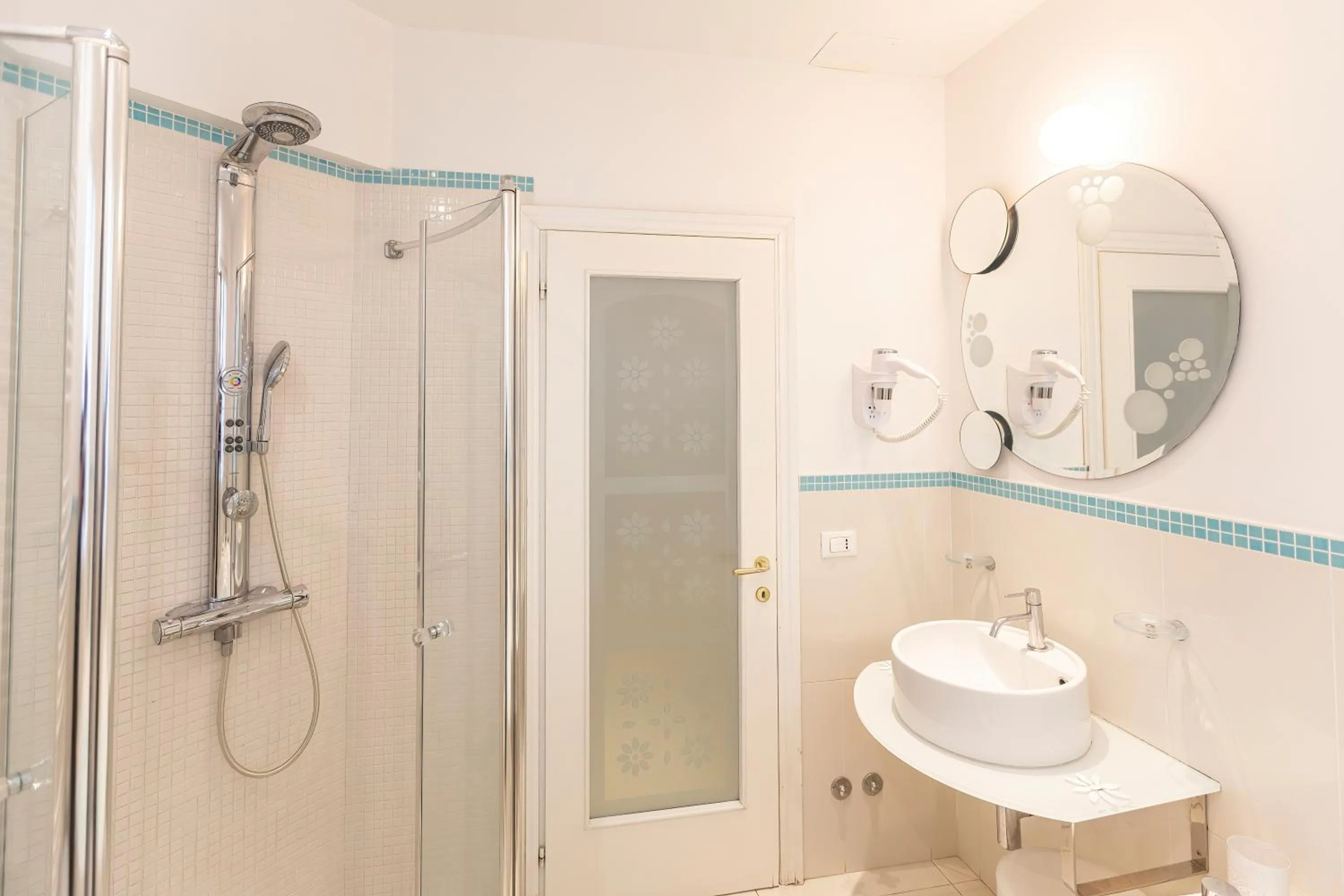 Bathroom in Hotel Al Cavallino Bianco