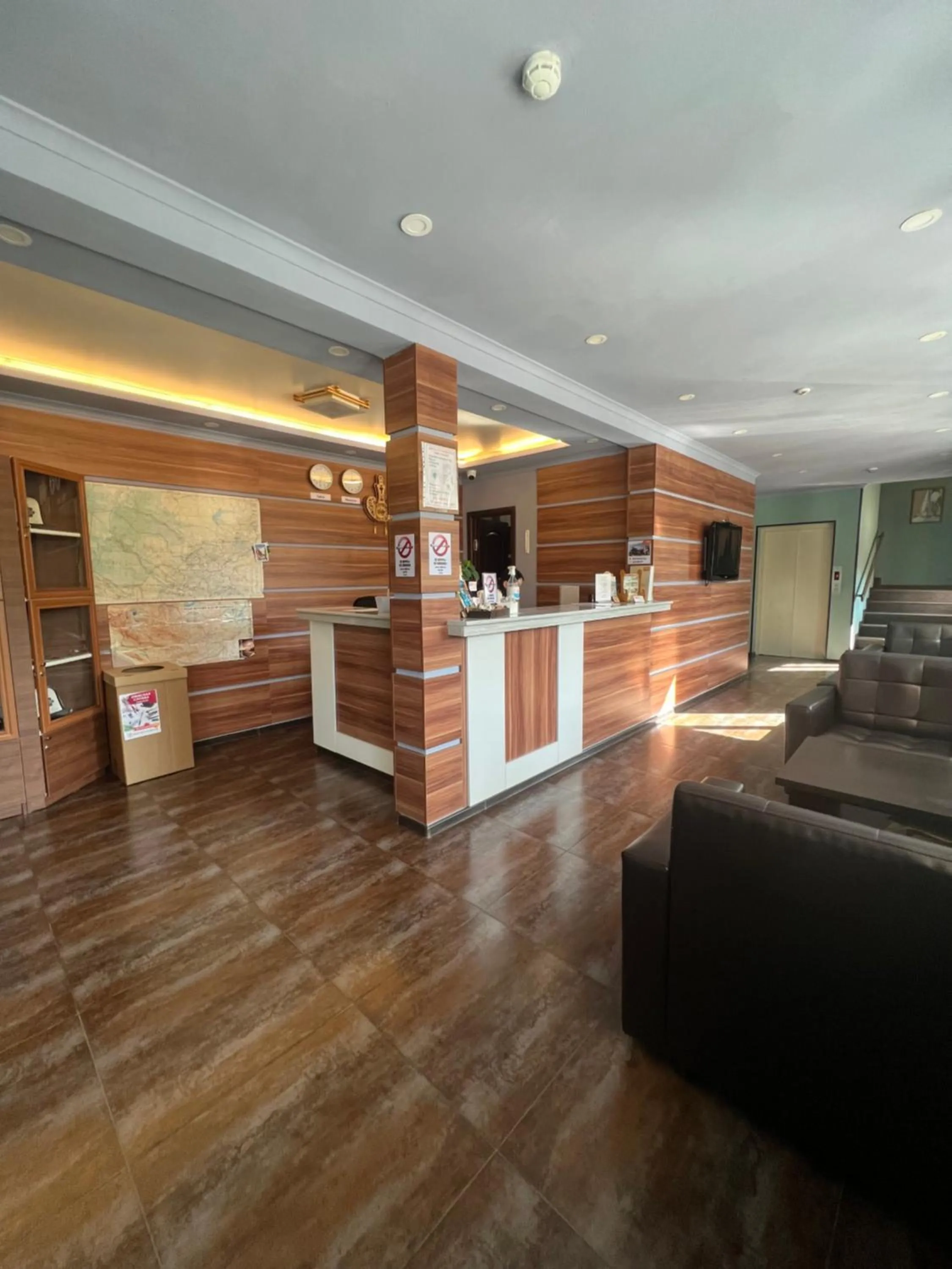 Lobby or reception in Salut Hotel