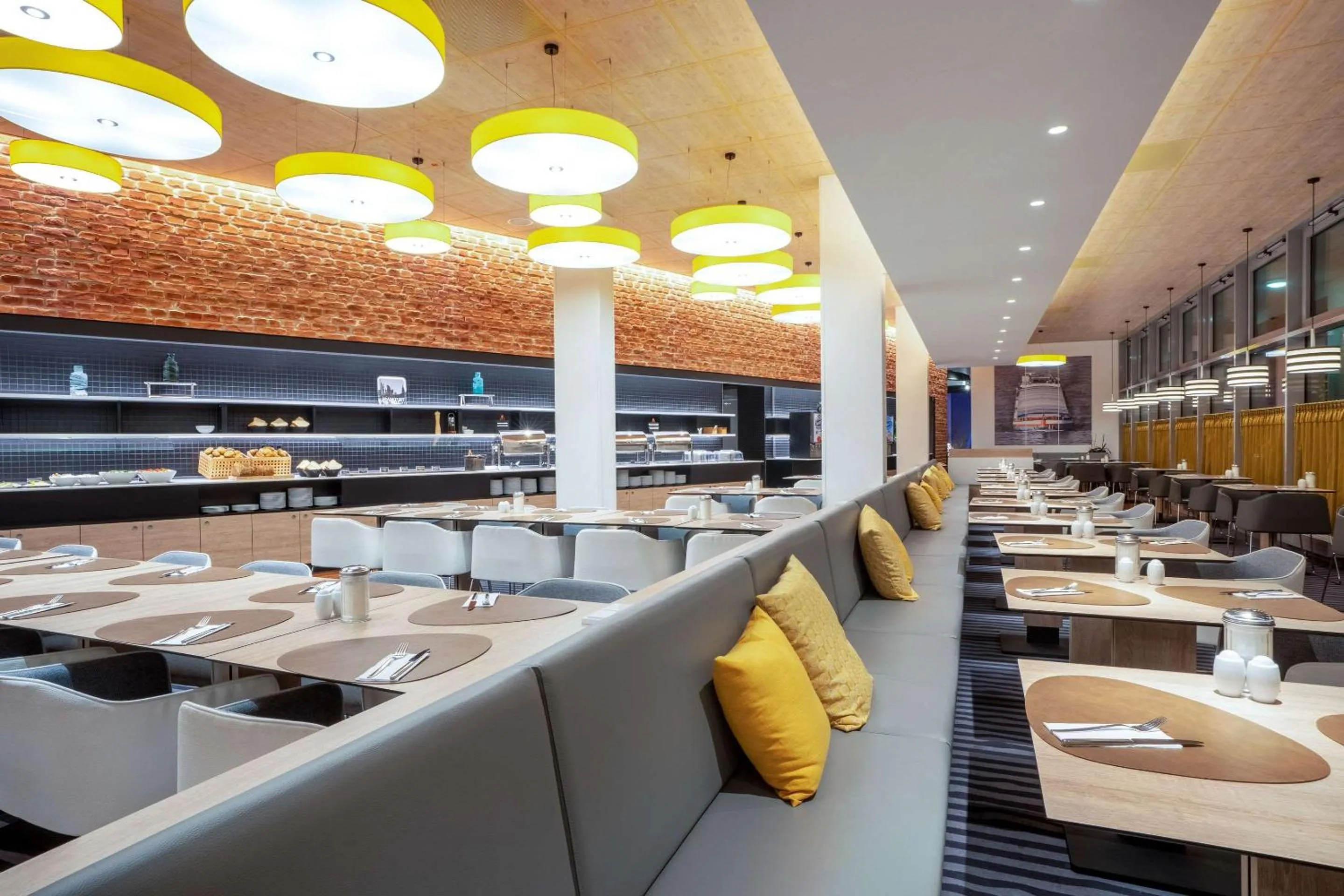 Restaurant/places to eat in Hey Lou Hotel Frankfurt Airport