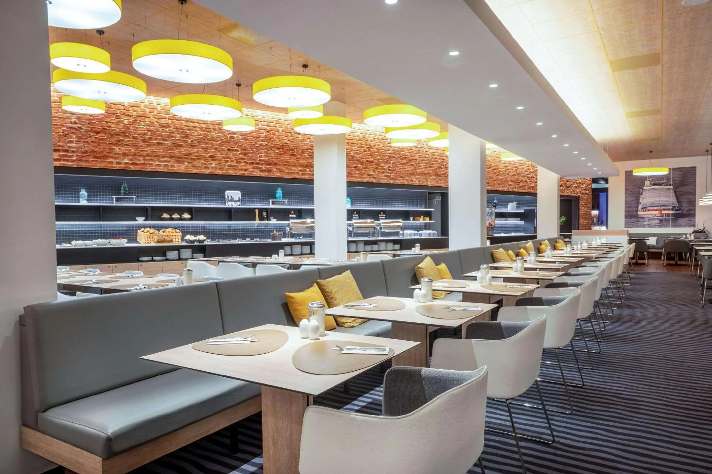 Restaurant/places to eat in Hey Lou Hotel Frankfurt Airport