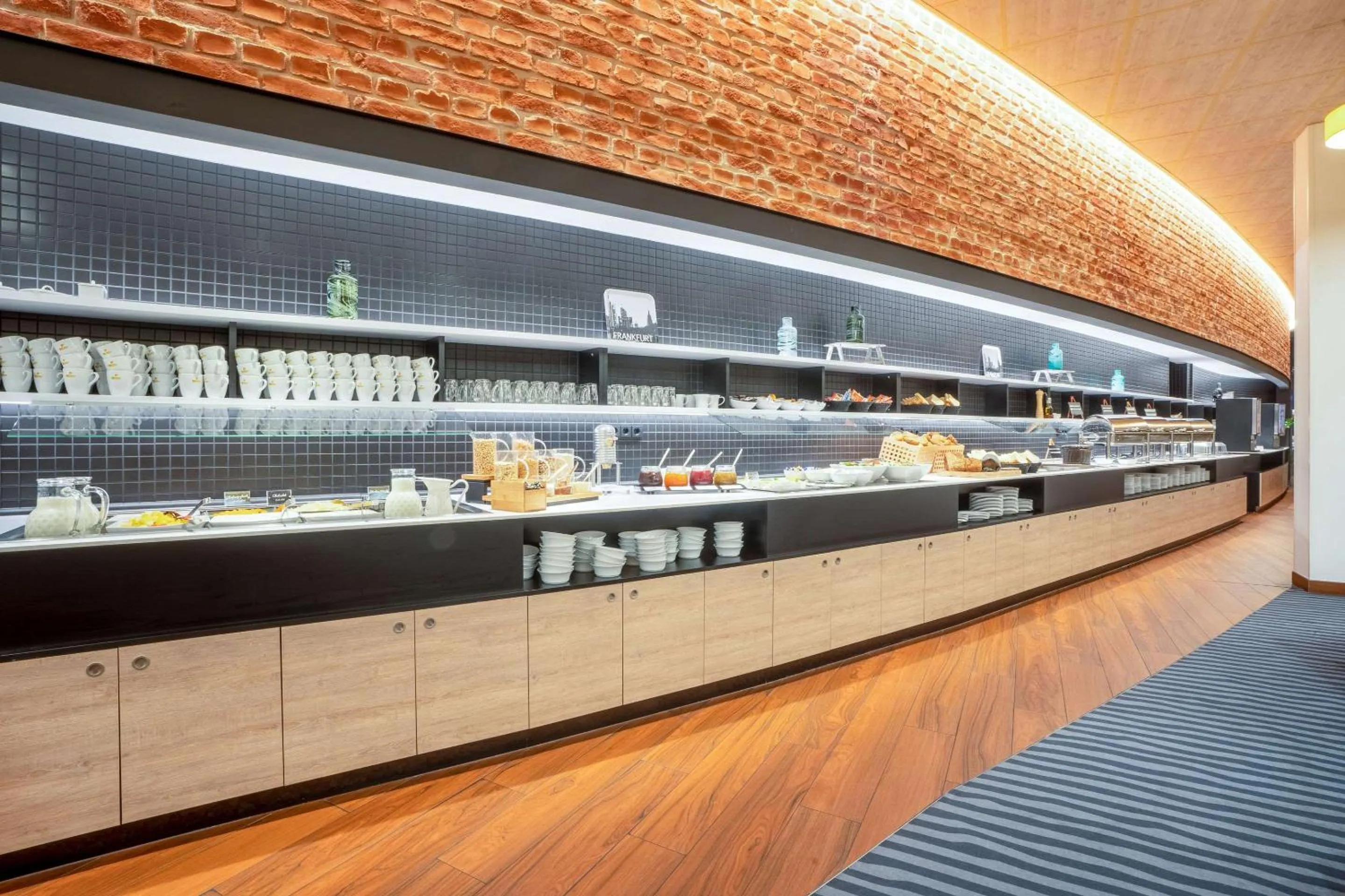 Restaurant/places to eat in Hey Lou Hotel Frankfurt Airport