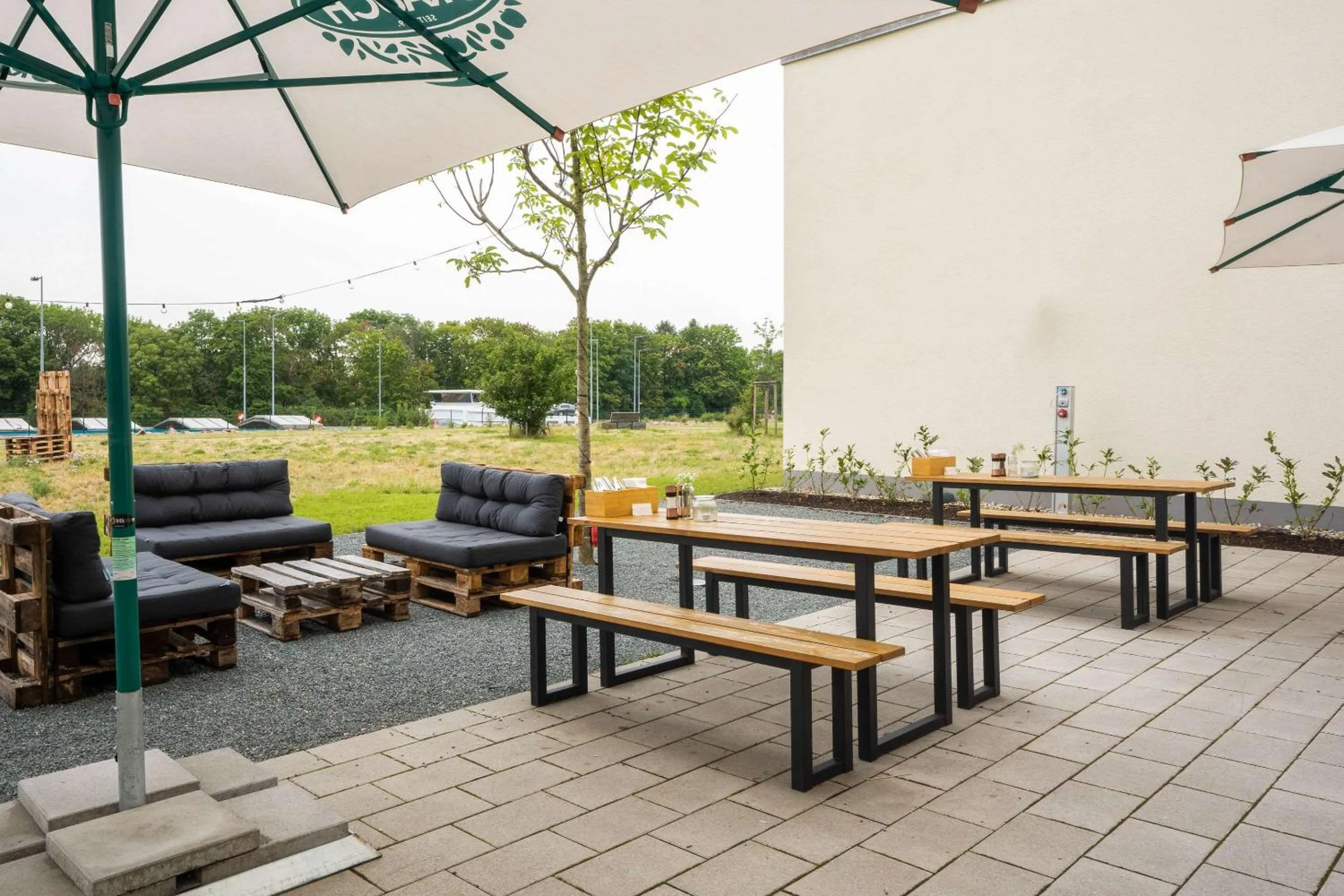 Property building in Hey Lou Hotel Frankfurt Airport