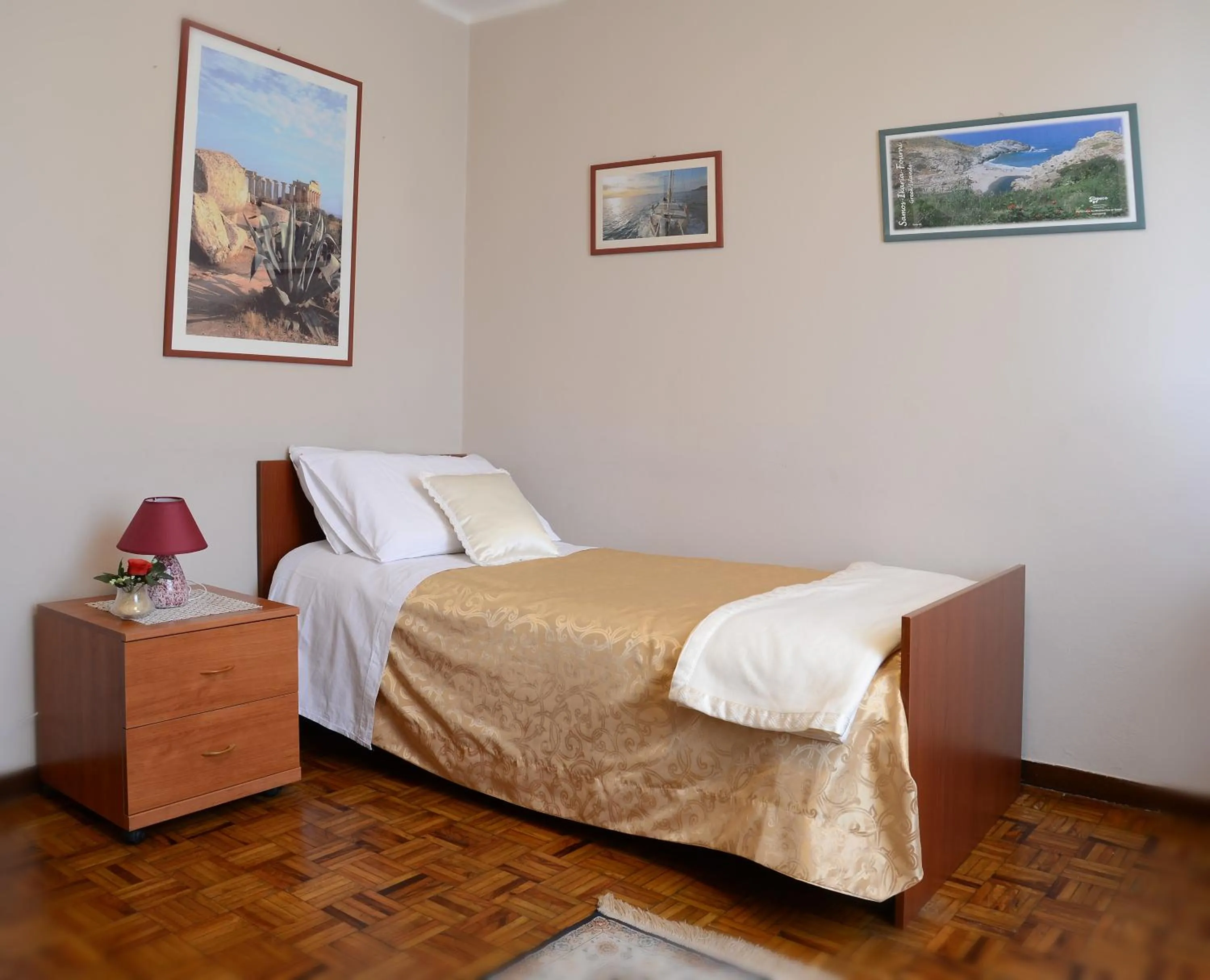 Photo of the whole room, Bed in Hotel La Fenice