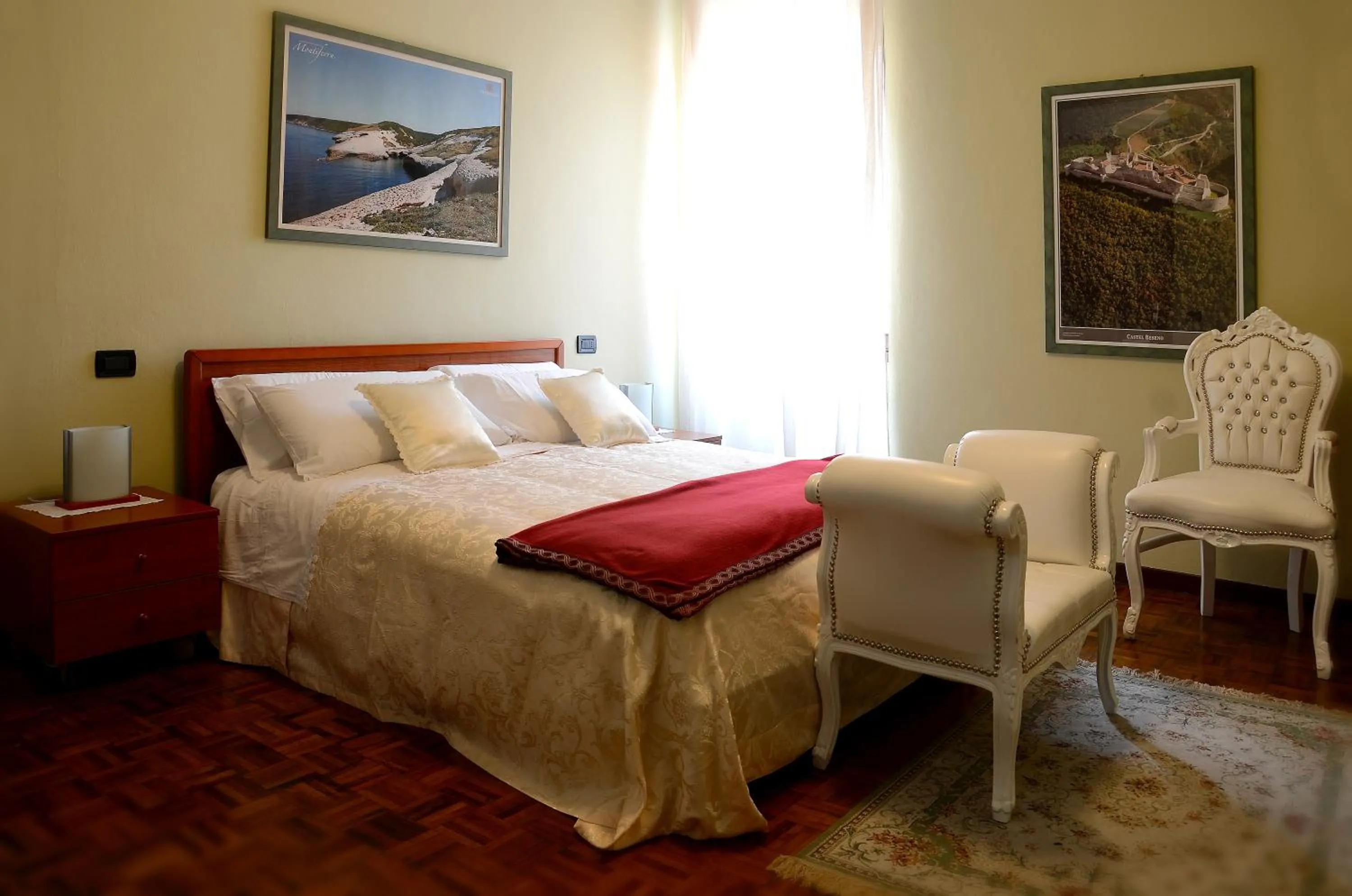 Photo of the whole room, Bed in Hotel La Fenice