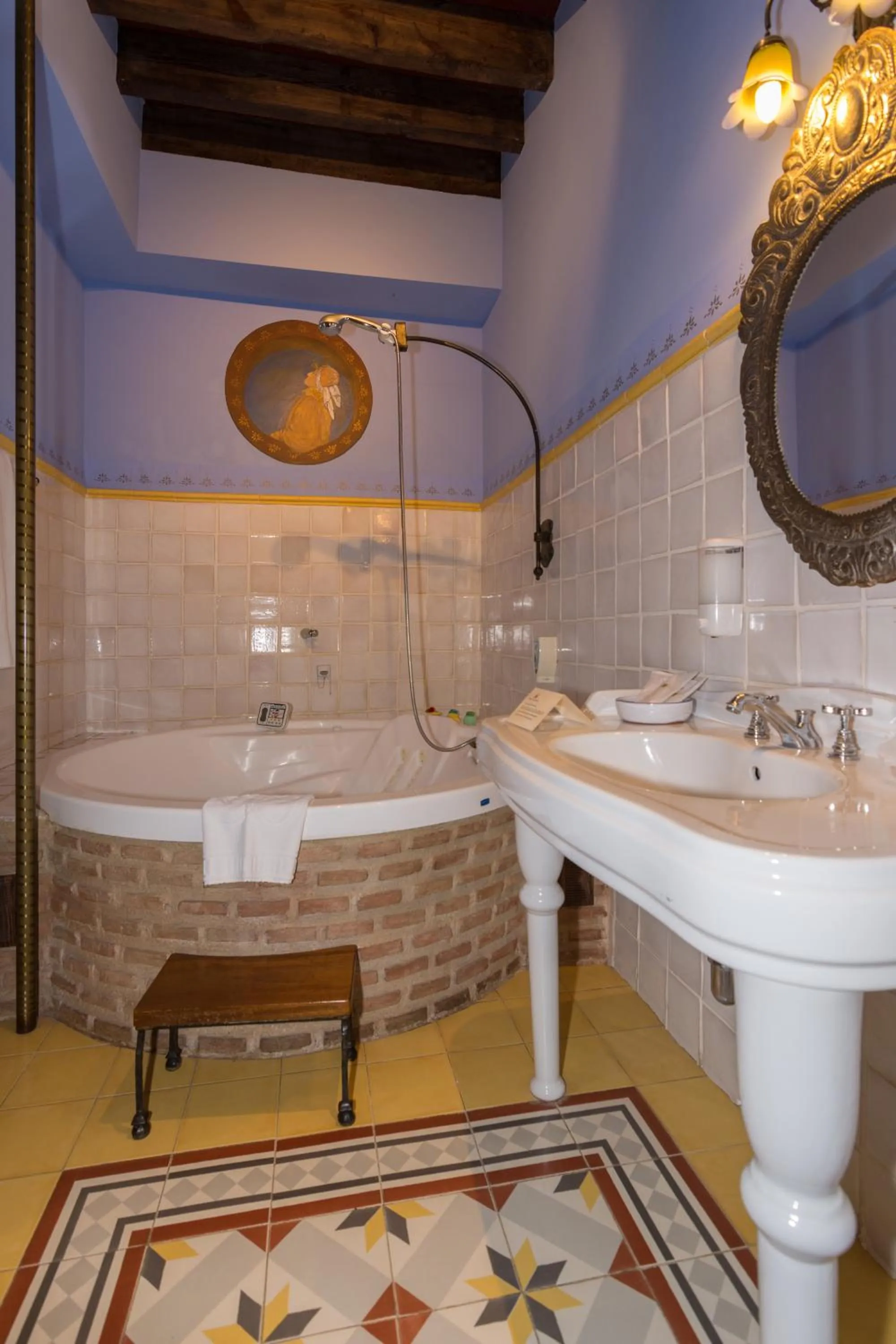 Bathroom in Hospedería Señorío de Casalarreina
