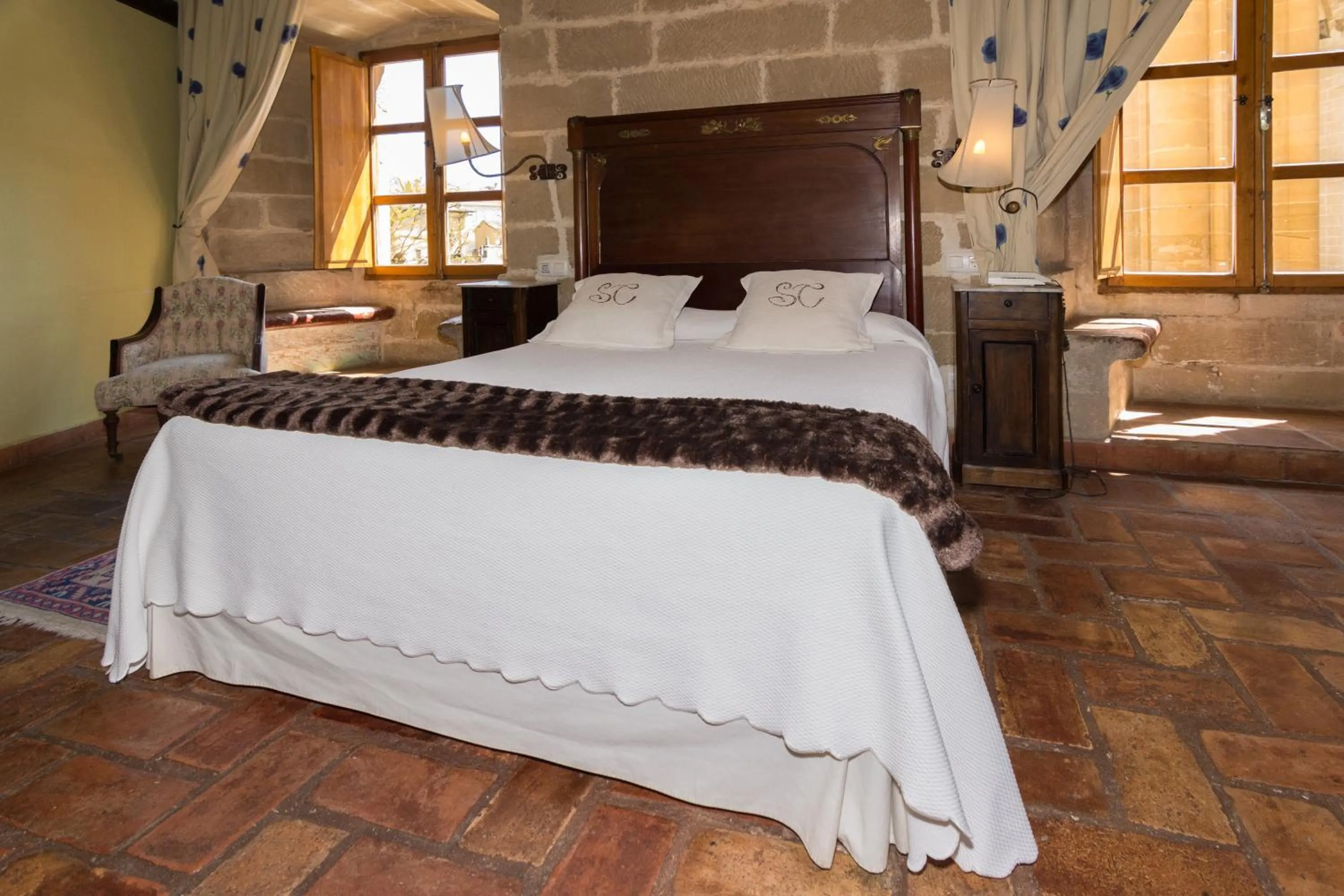 Photo of the whole room, Bed in Hospedería Señorío de Casalarreina