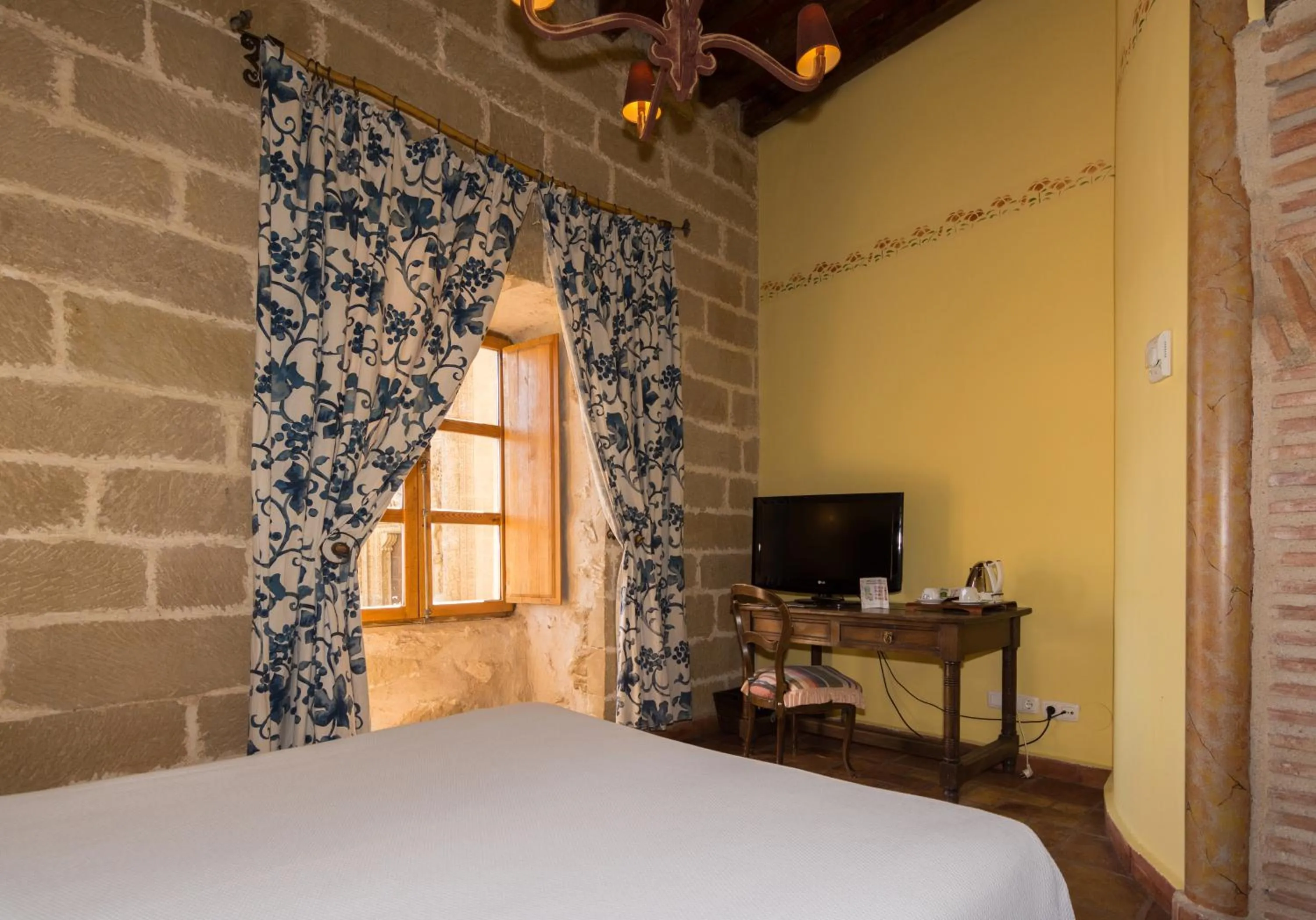 Bedroom, Bed in Hospedería Señorío de Casalarreina