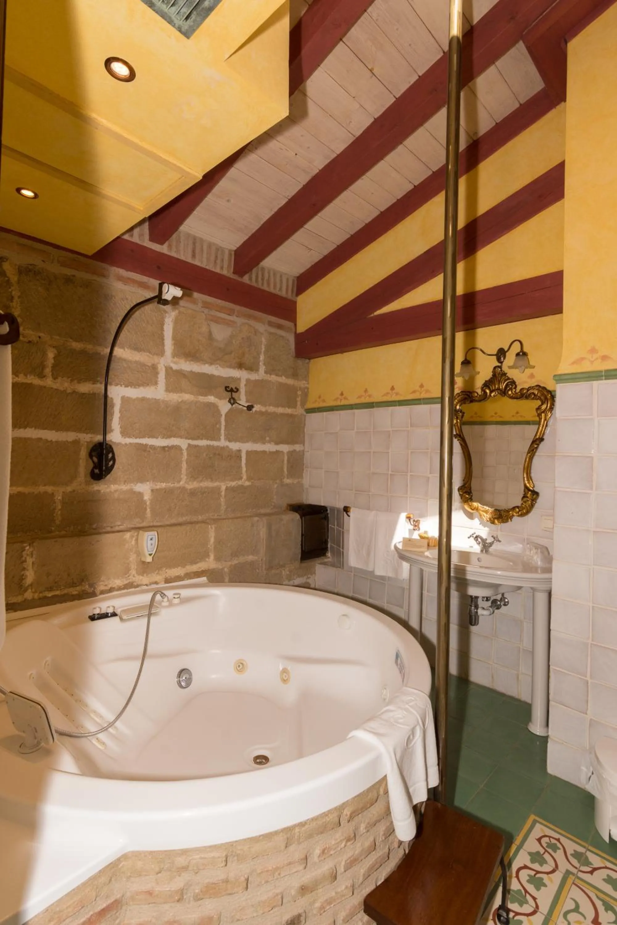 Bathroom in Hospedería Señorío de Casalarreina