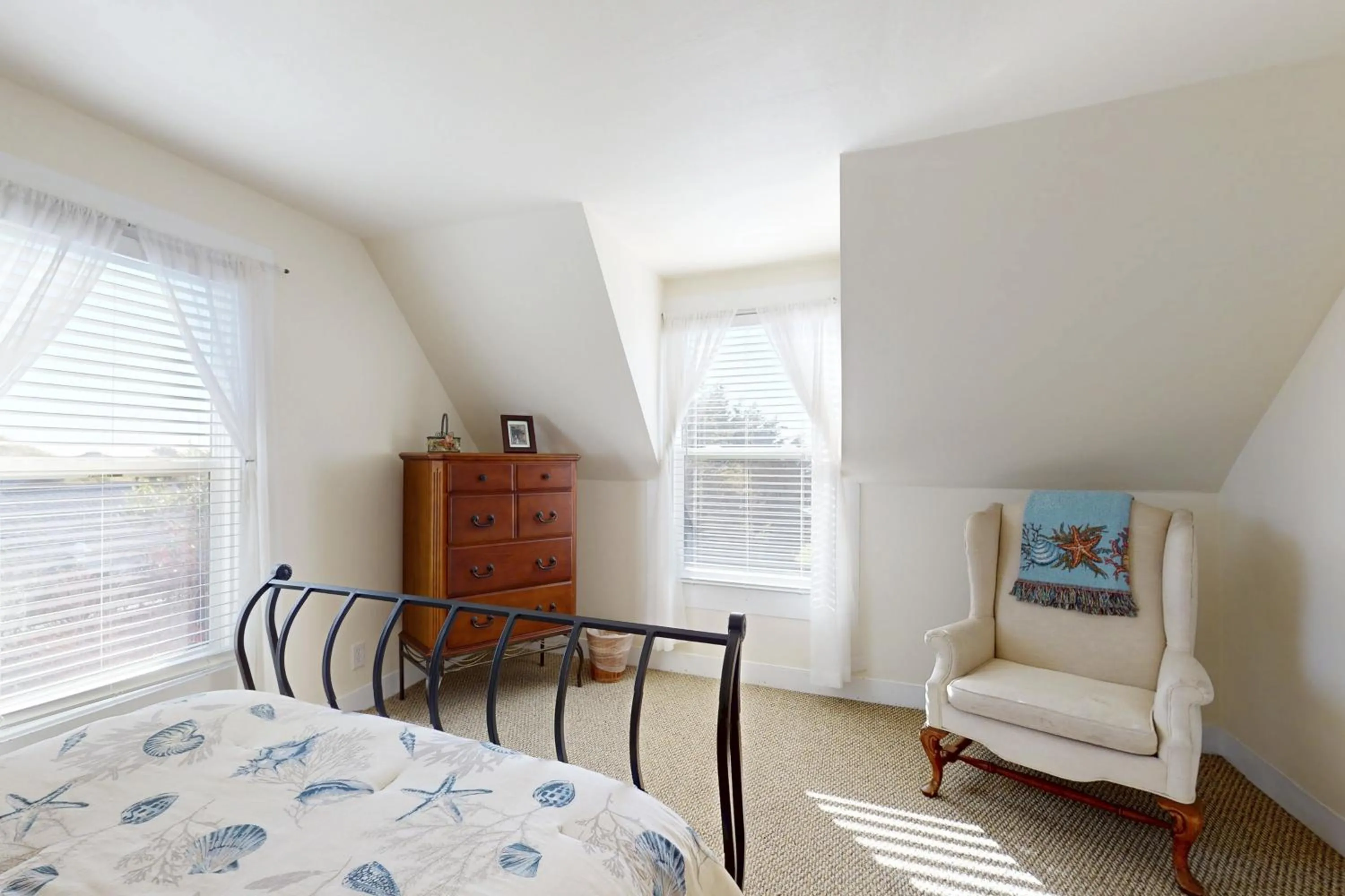 Bed in Large Oceanfront Bluff Home - Hot Tub Kids Room