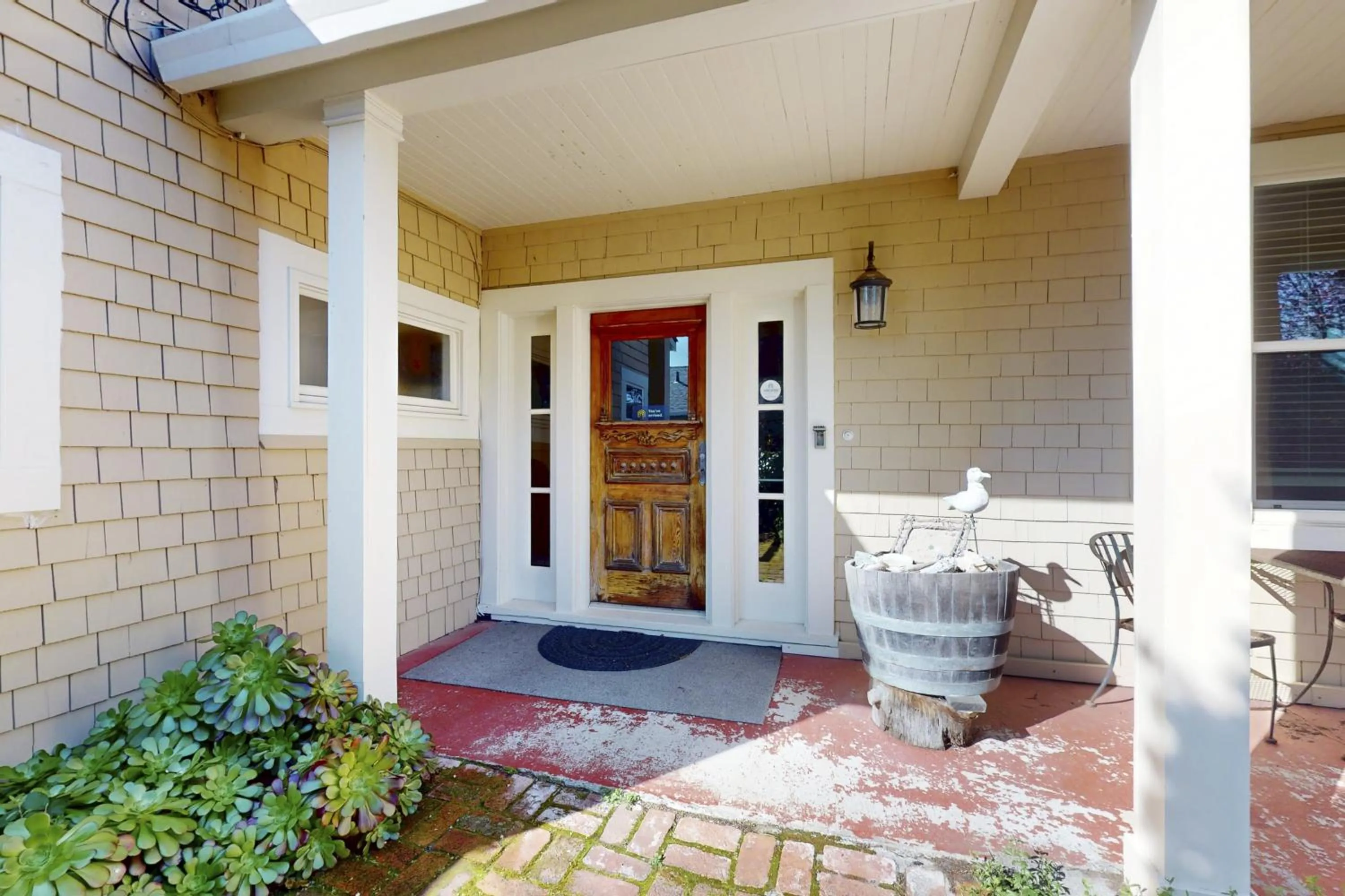 Large Oceanfront Bluff Home - Hot Tub Kids Room