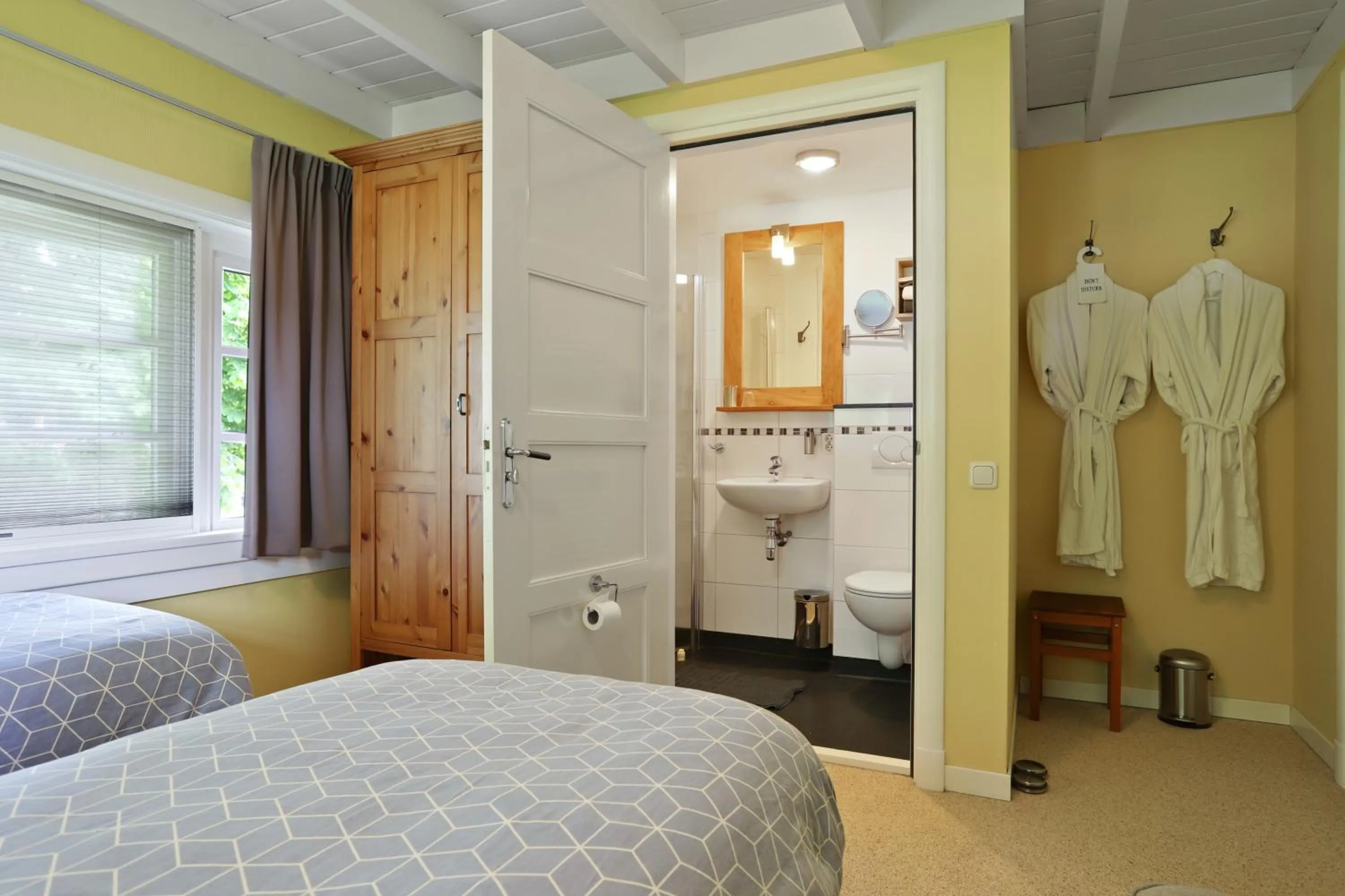 Shower, Bed in B&B - Sauna D'Olle Pastorie