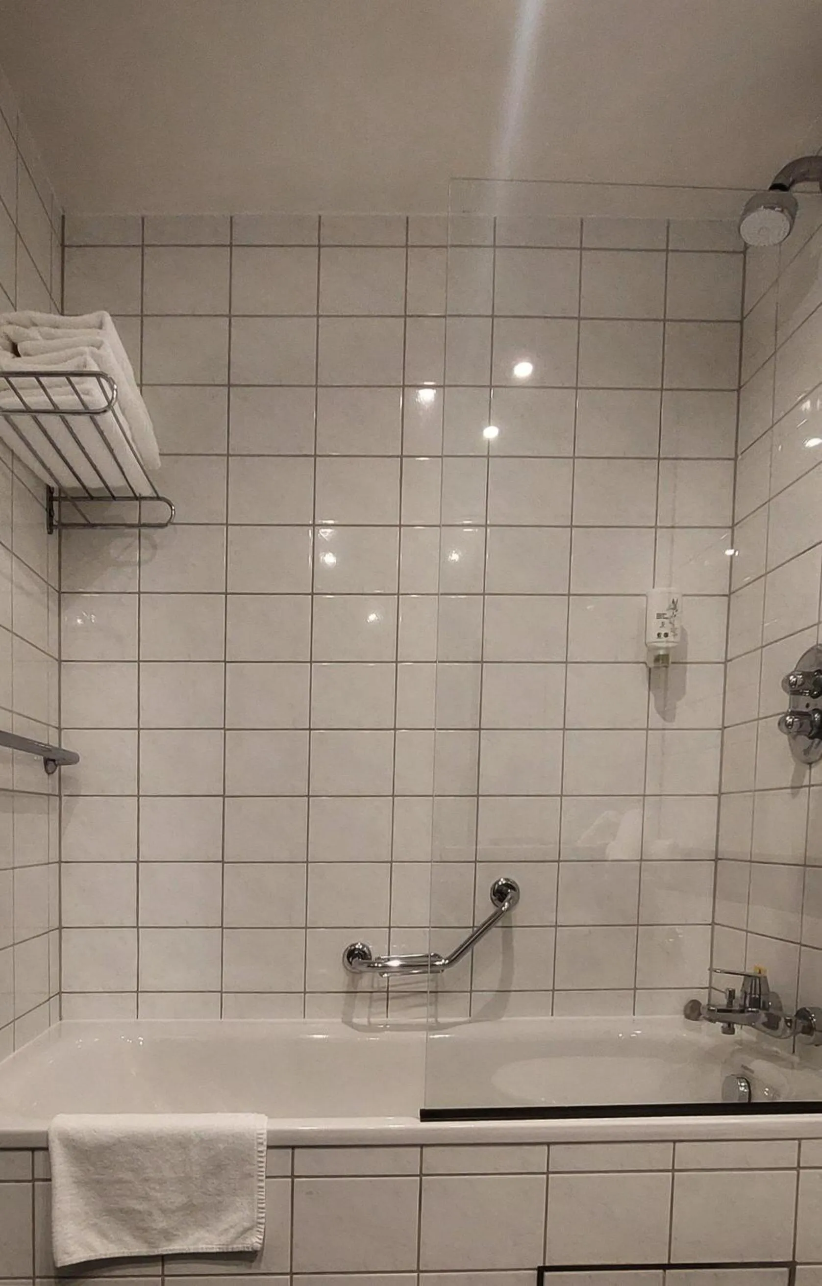 Bathroom in B&B HOTEL London Heathrow