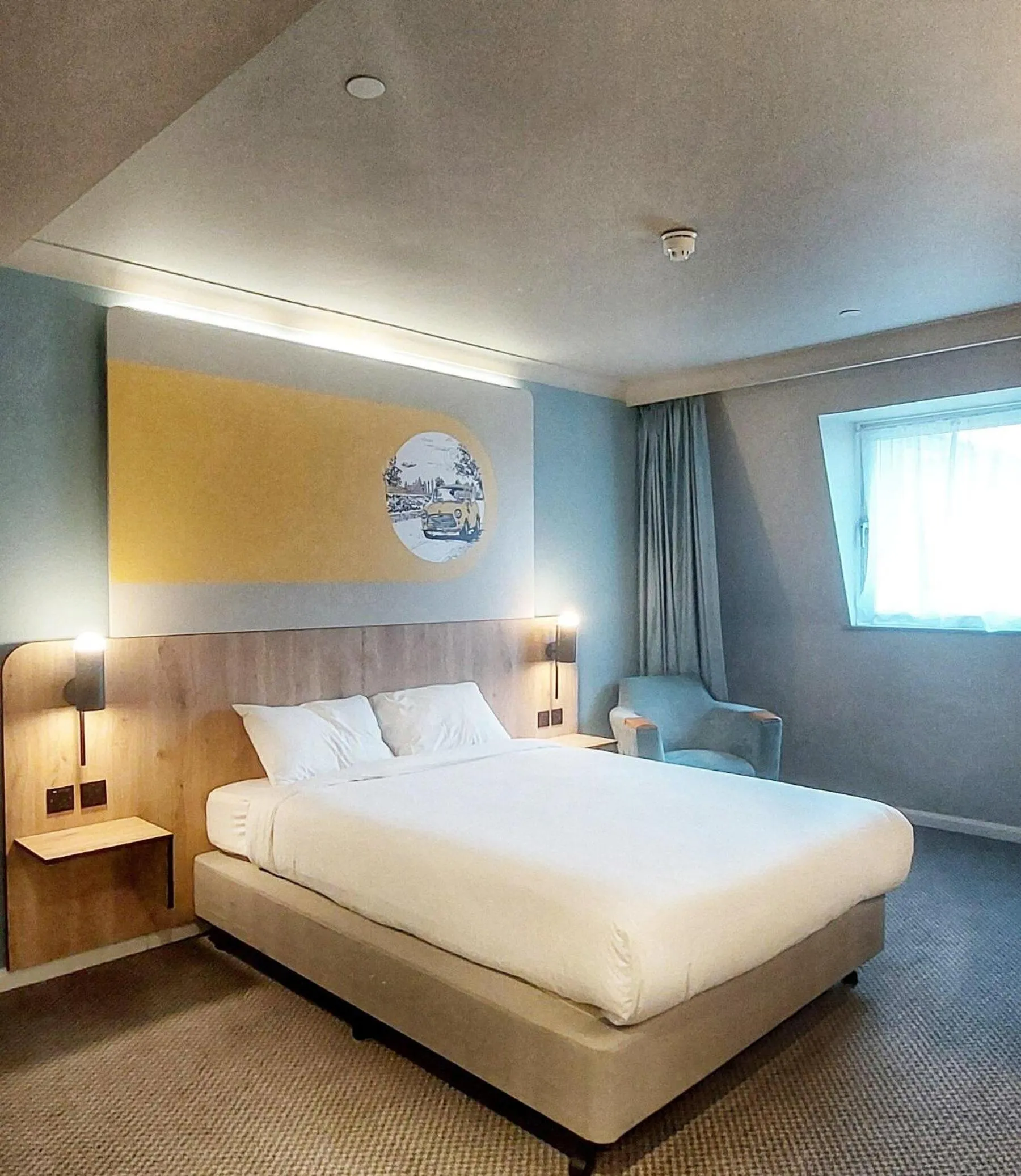Photo of the whole room, Bed in B&B HOTEL London Heathrow