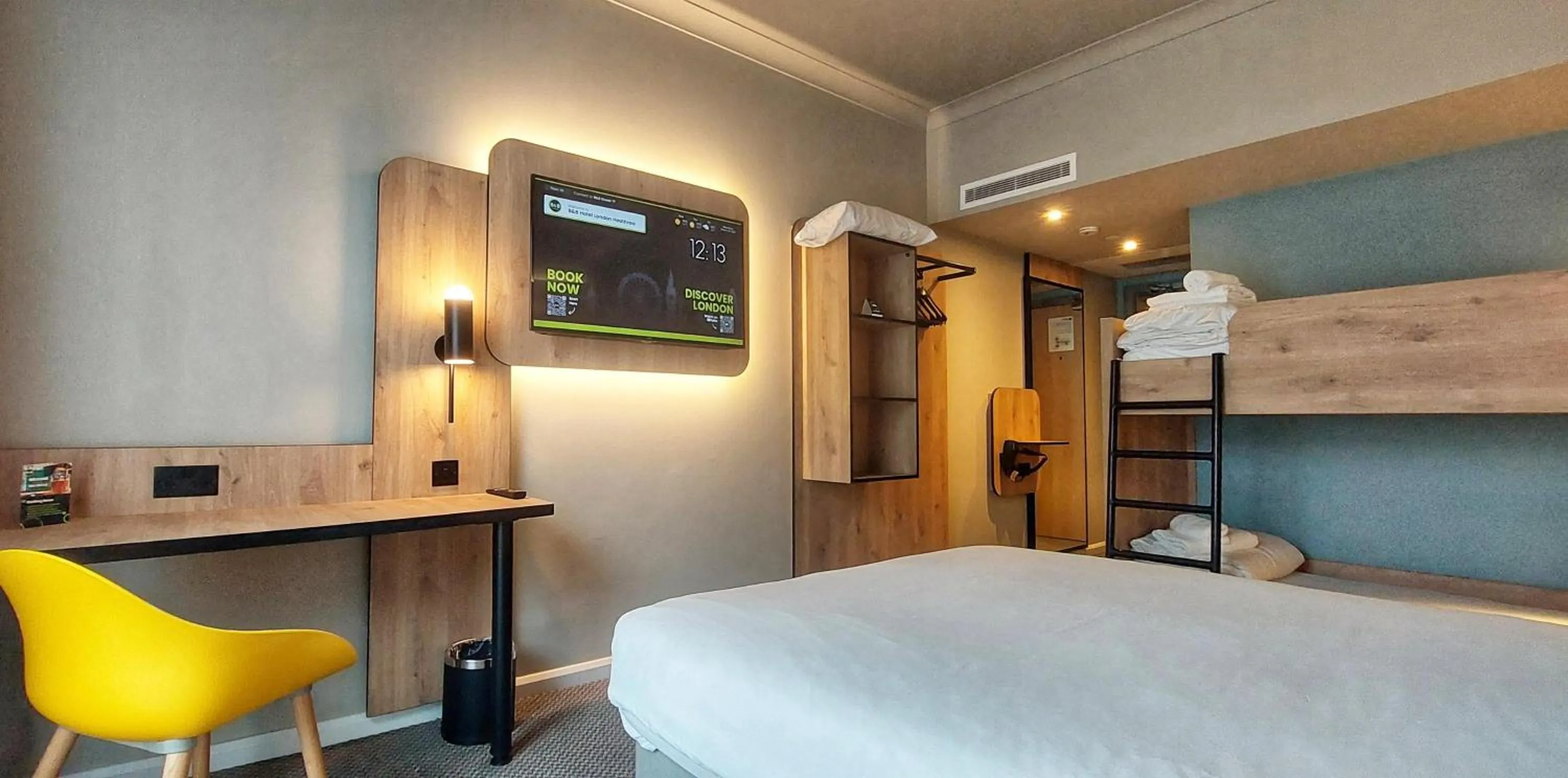 Photo of the whole room, Bed in B&B HOTEL London Heathrow