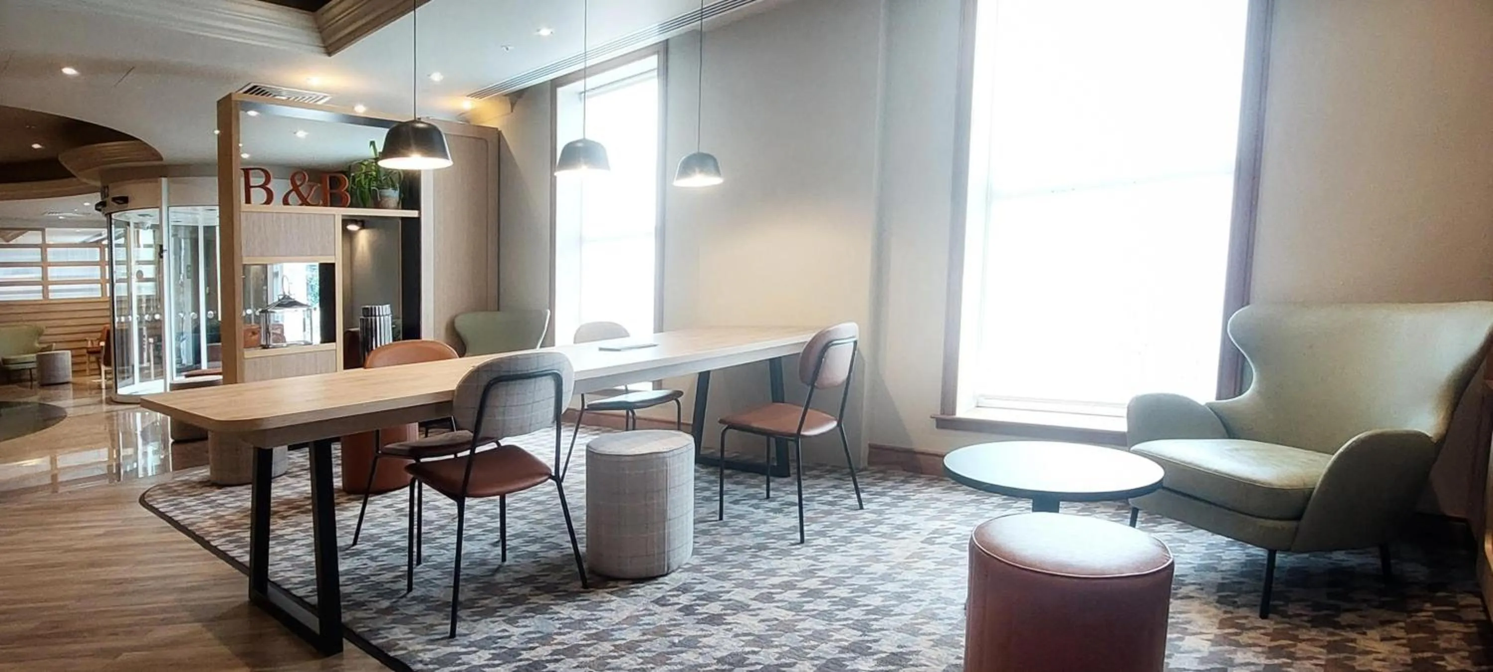 Lobby or reception in B&B HOTEL London Heathrow