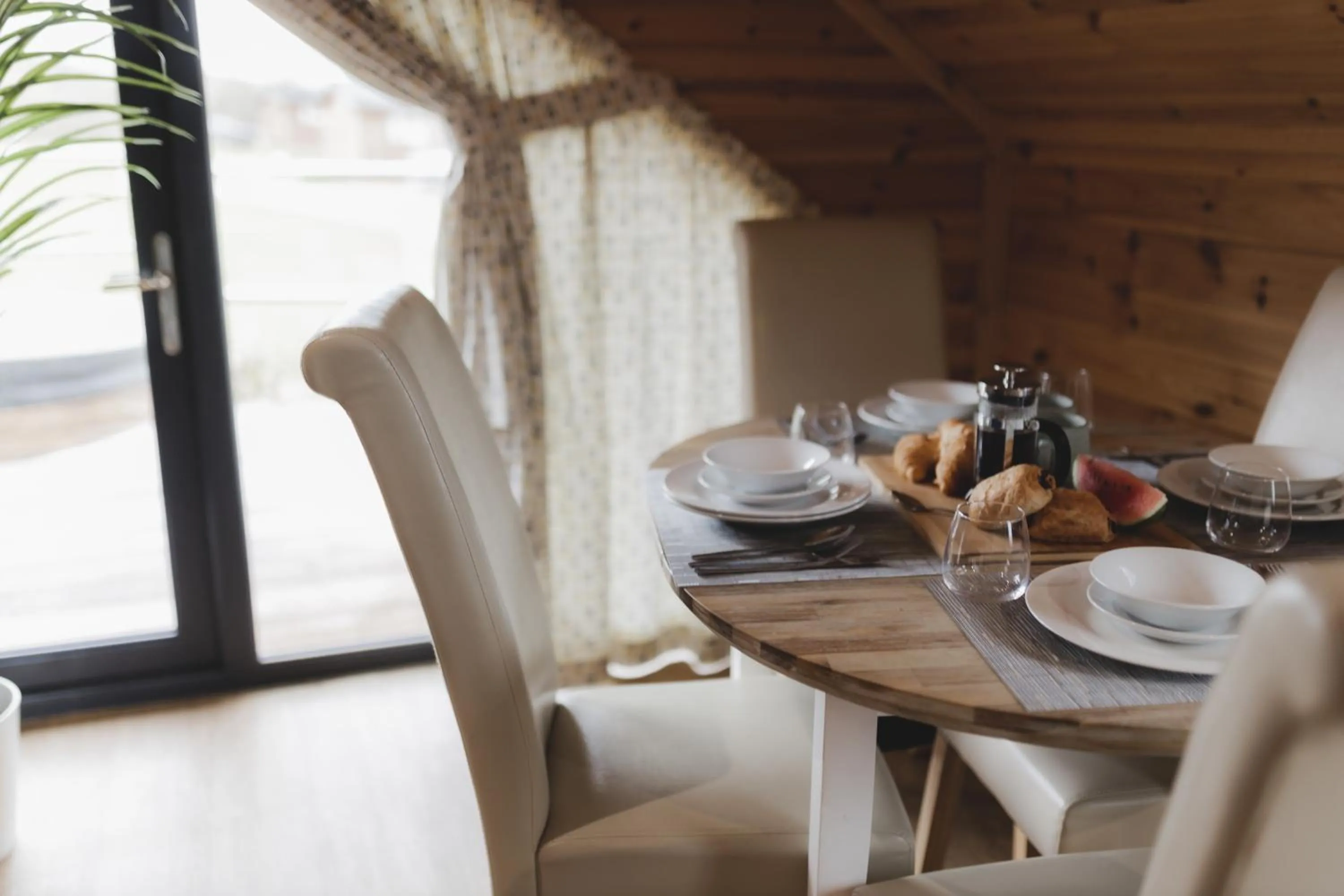 Dining area in Woodlakes Park By Liv Retreats