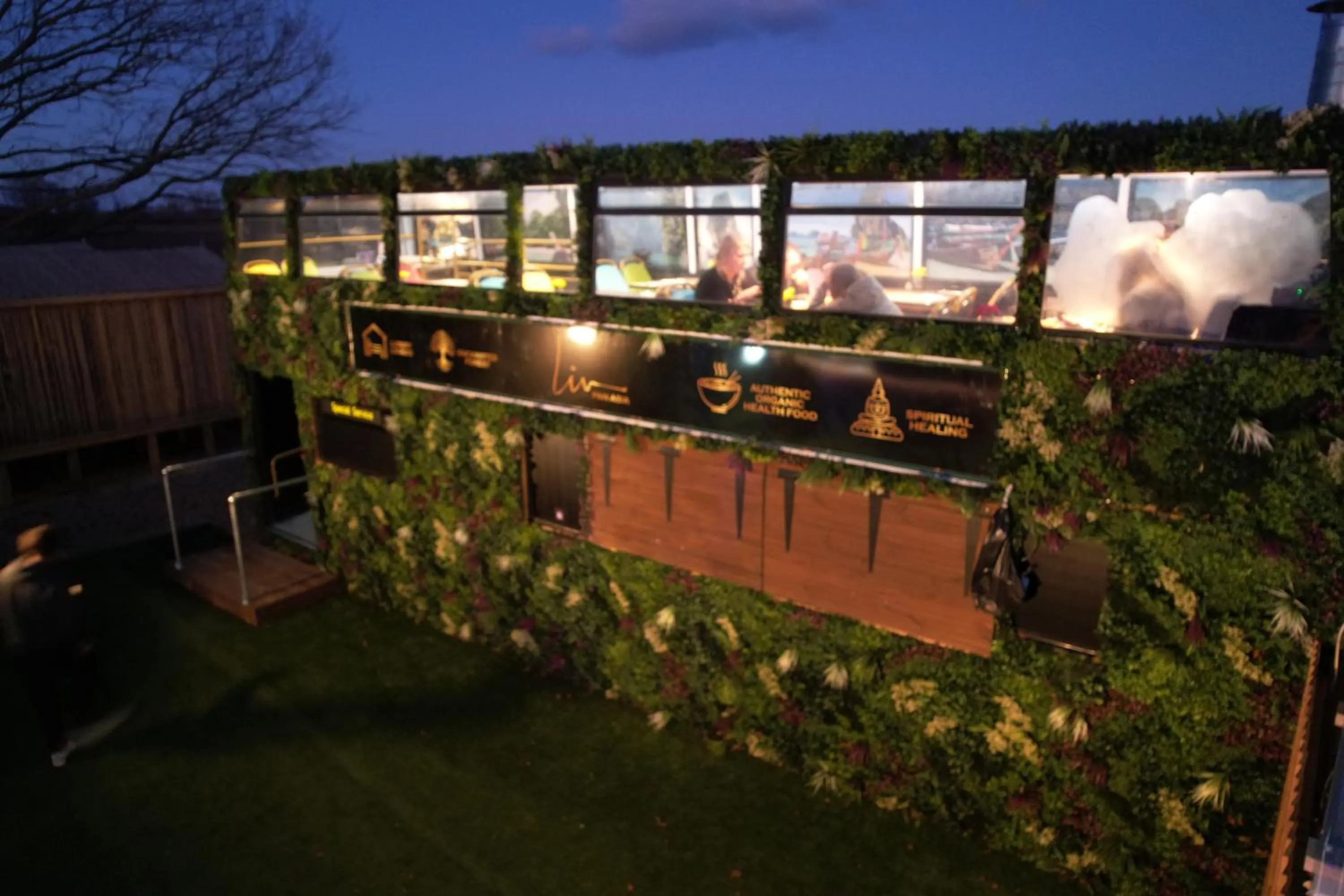 Restaurant/places to eat in Woodlakes Park By Liv Retreats