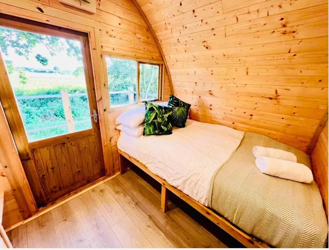 Bed in Woodlakes Park By Liv Retreats