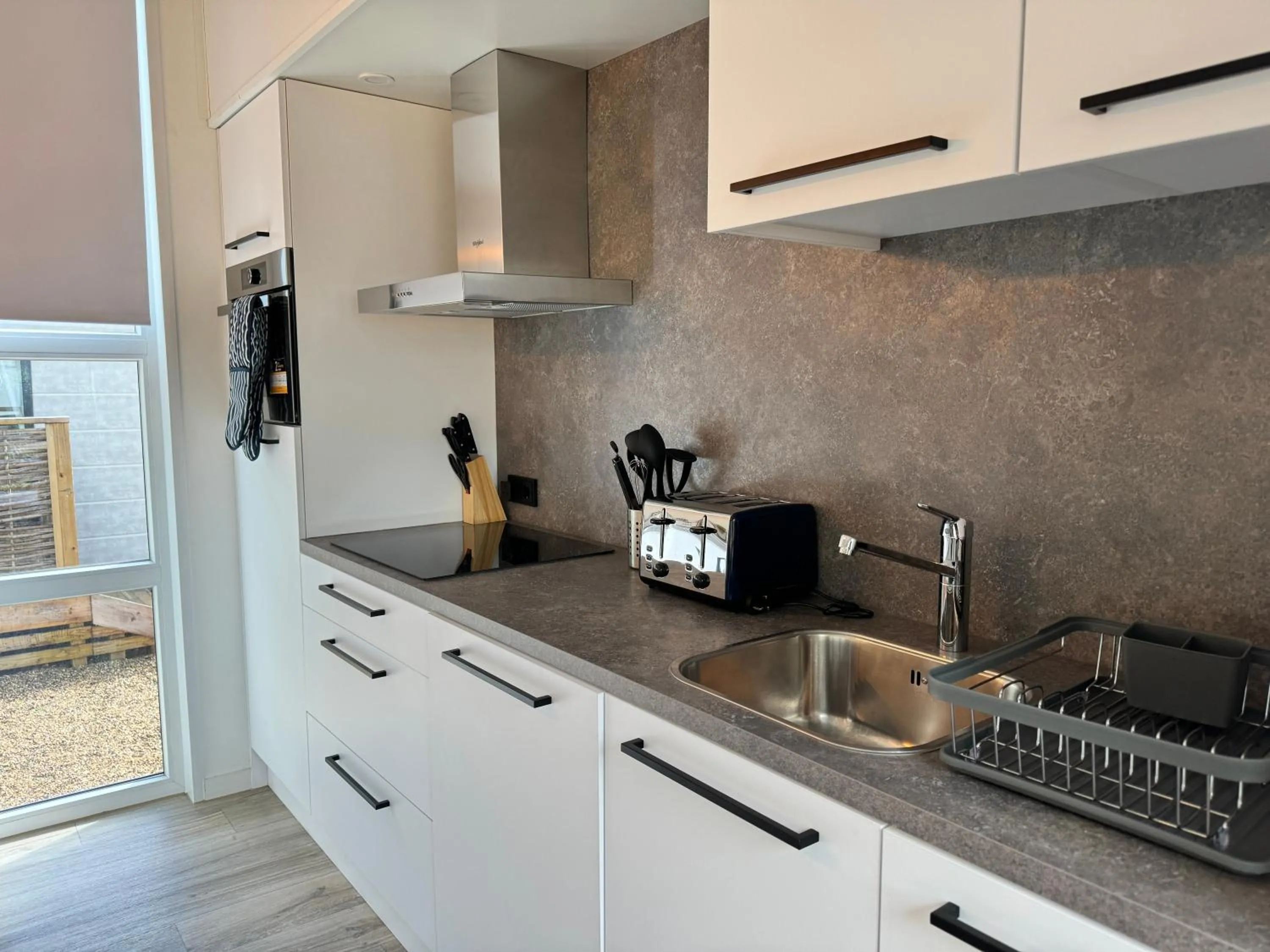 dishwasher in Woodlakes Park By Liv Retreats