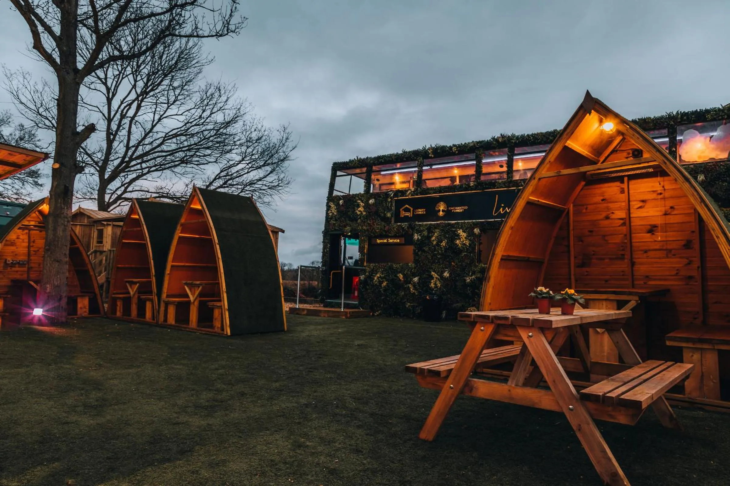 Restaurant/places to eat in Woodlakes Park By Liv Retreats