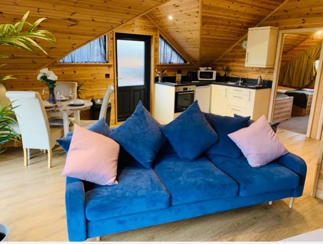 Woodlakes Park By Liv Retreats