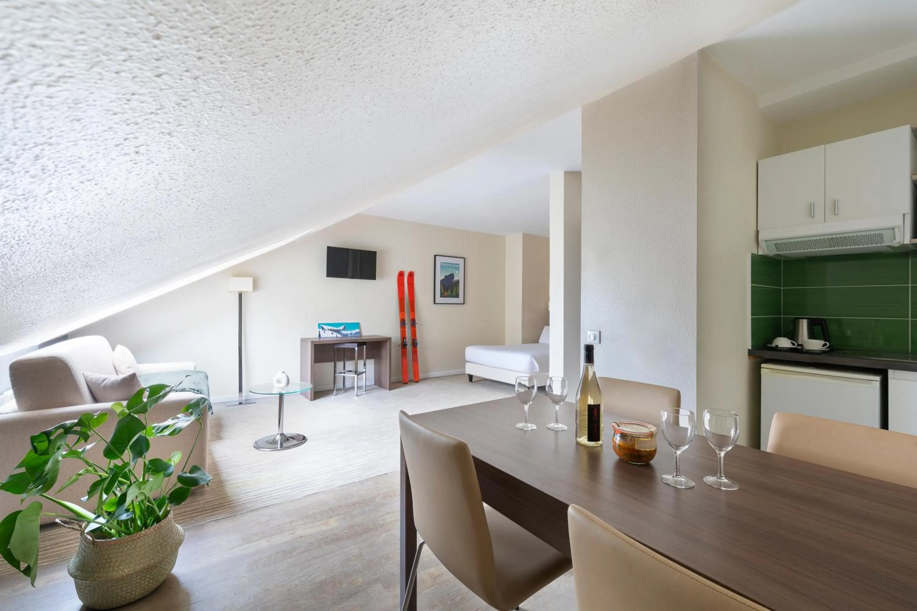 Kitchen or kitchenette in Kyriad Chambéry Centre - Hôtel et Résidence