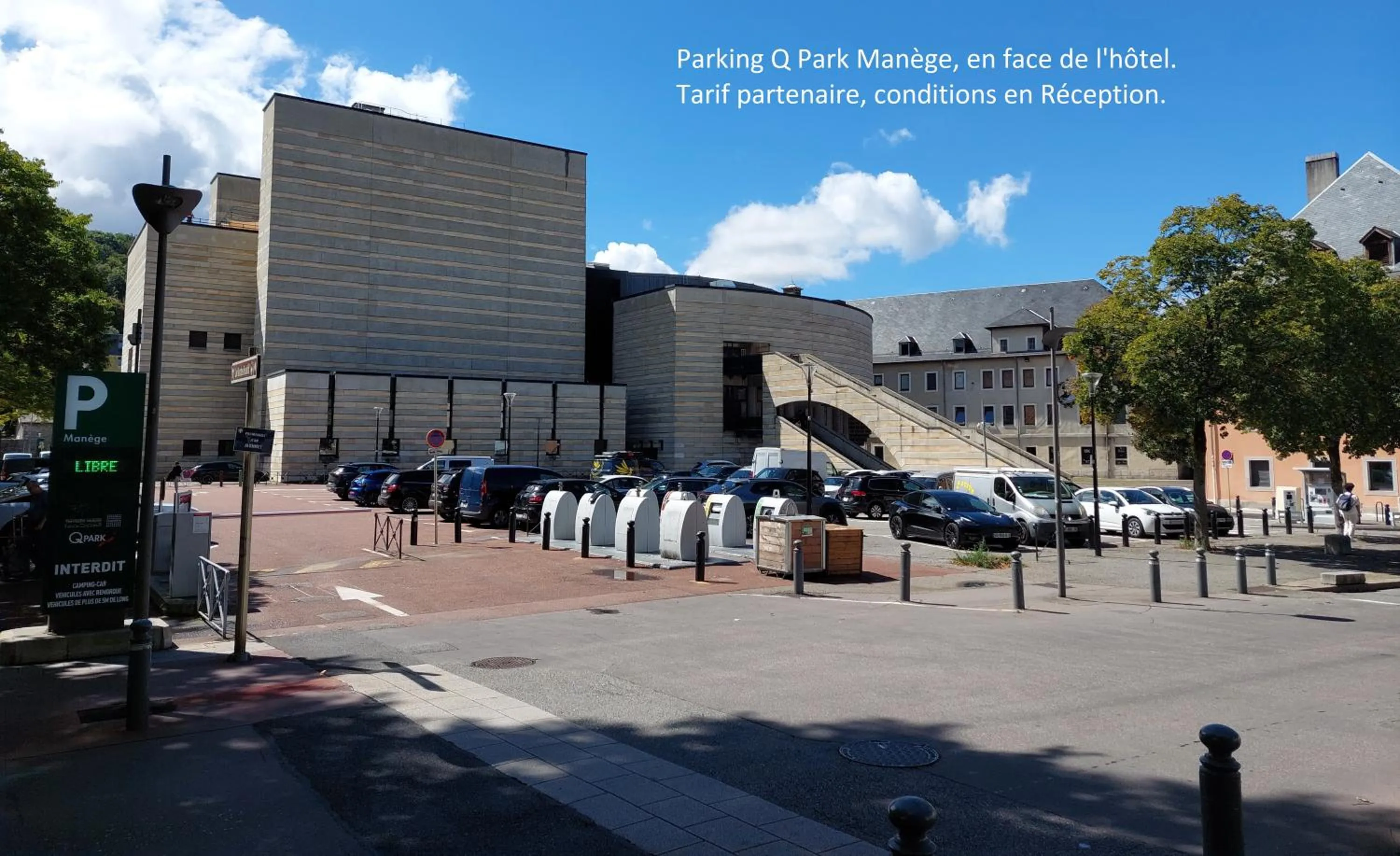 Parking in Kyriad Chambéry Centre - Hôtel et Résidence