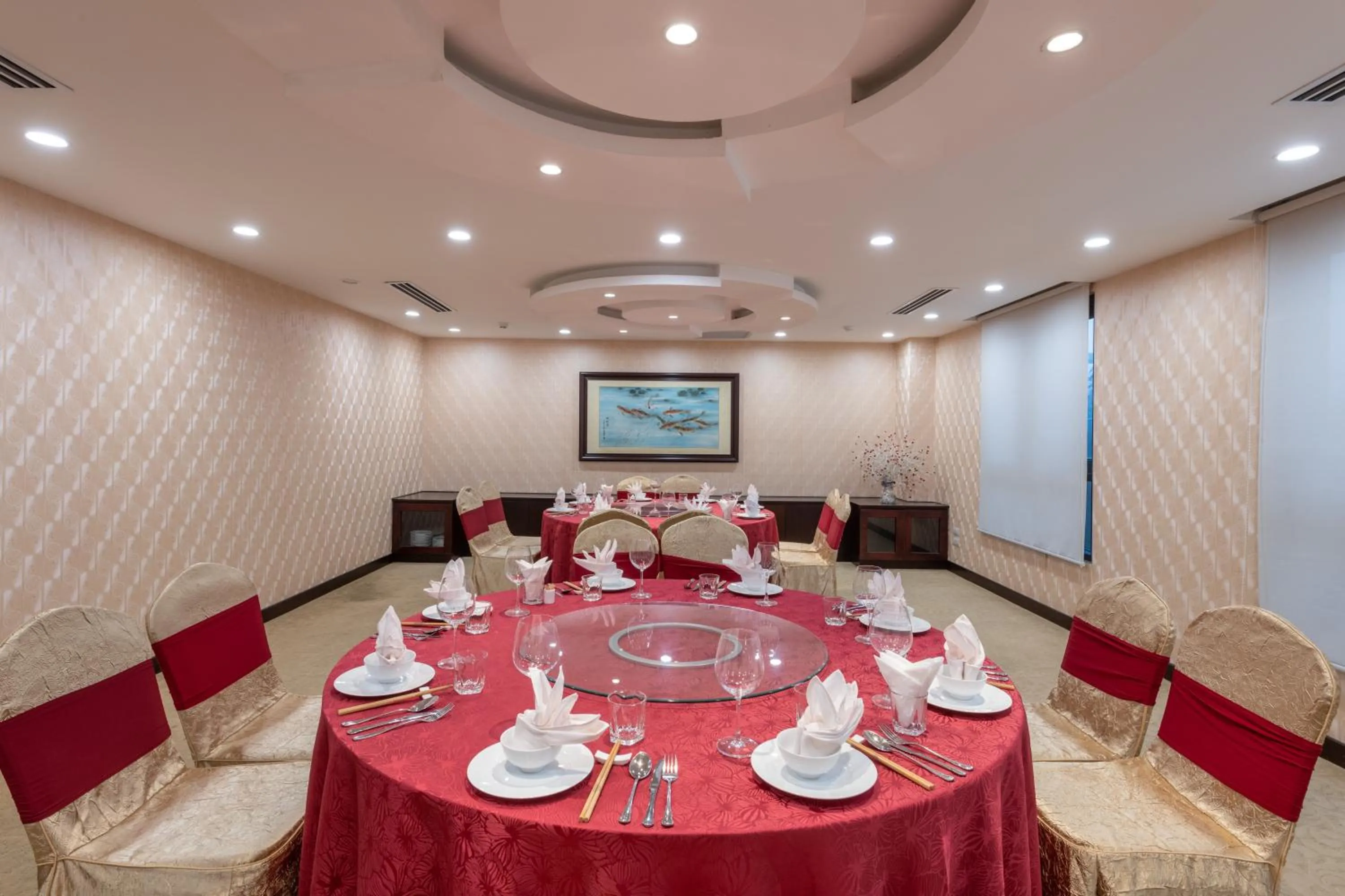 Restaurant/places to eat in Red River View Hotel