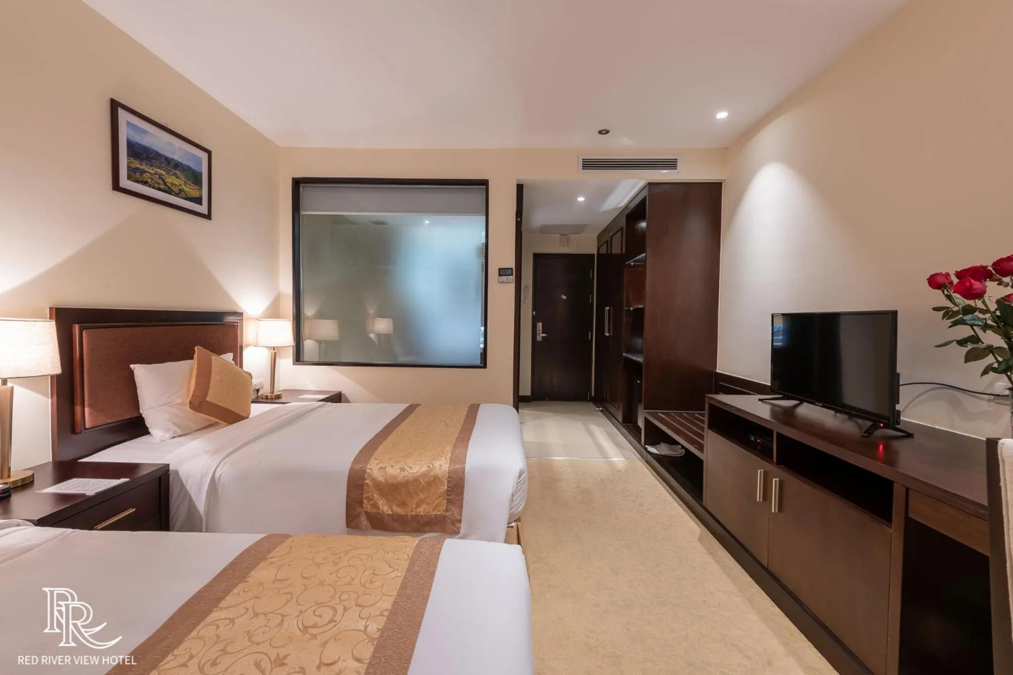 Photo of the whole room, Bed in Red River View Hotel