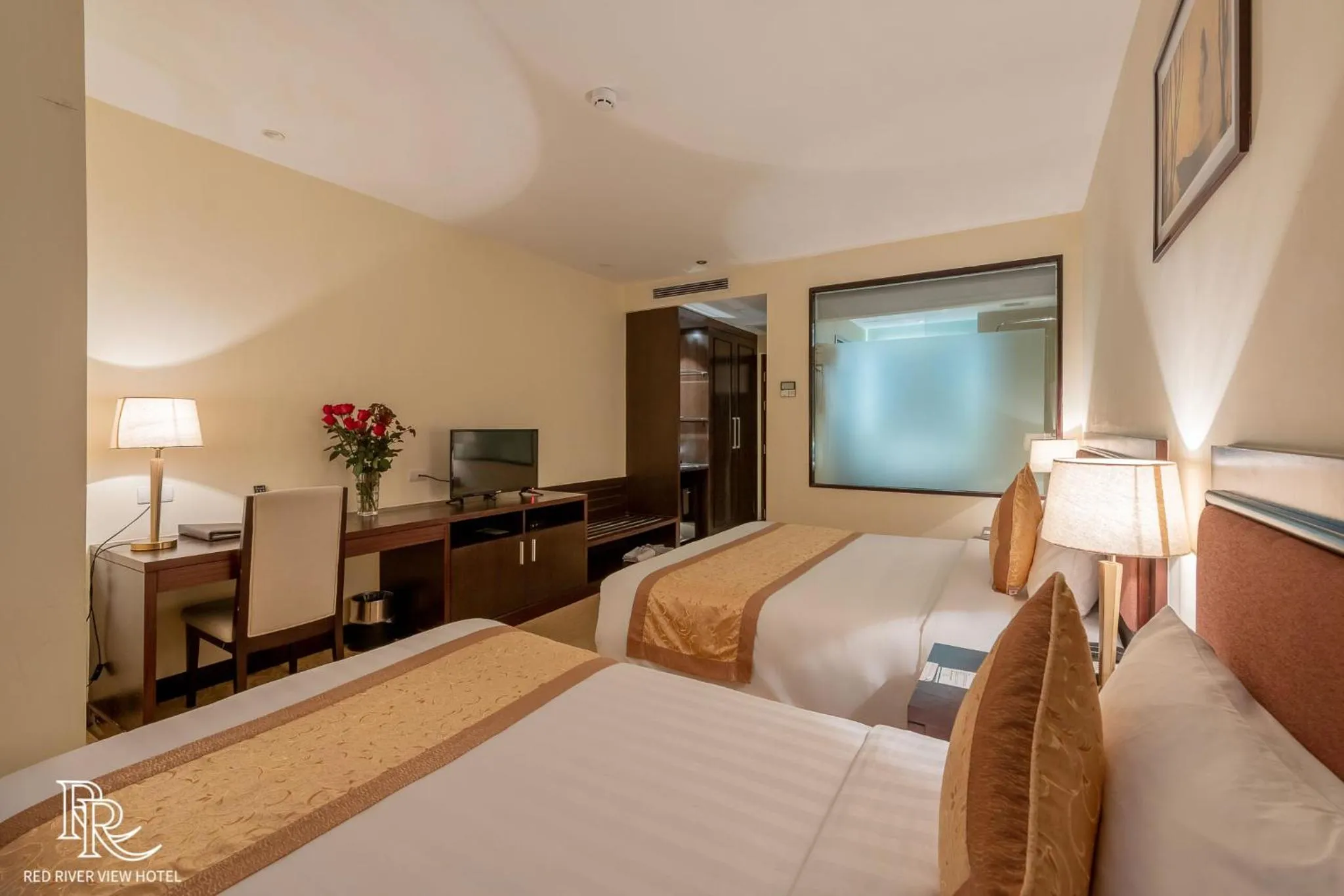 Photo of the whole room, Bed in Red River View Hotel