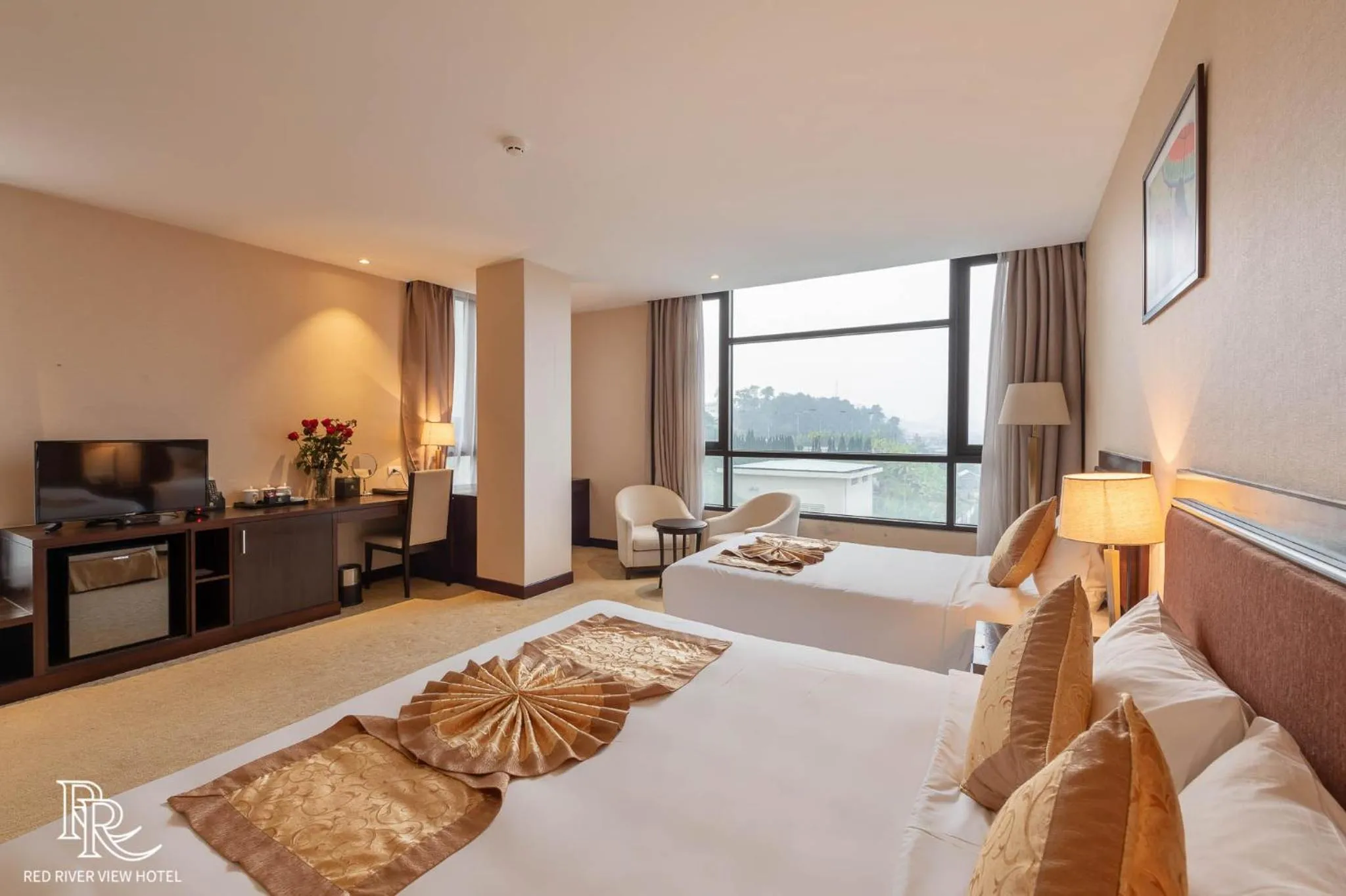 Living room, Bed in Red River View Hotel